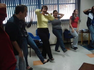 Apresentação do chico dos bonecos na emeb arlindo