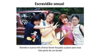 Escravidão sexual
Shandra e outras três vítimas foram forçadas a posar para essa
foto perto de um bordel
 