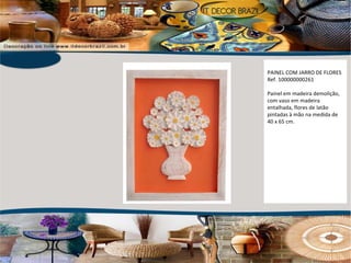 PAINEL COM JARRO DE FLORES Ref. 100000000261 Painel em madeira demolição, com vaso em madeira entalhada, flores de latão pintadas à mão na medida de 40 x 65 cm. 