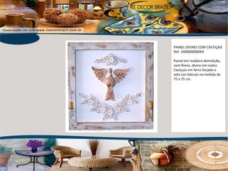 PAINEL DIVINO COM CASTIÇAIS Ref. 100000000069 Painel em madeira demolição, com flores, divino em cedro. Castiçais em ferro forjado e vela nas laterais na medida de 75 x 75 cm. 