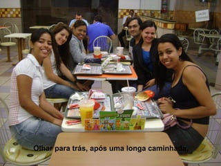 Olhar para trás, após uma longa caminhada, 