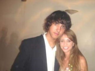 MEUS 15 ANOS
LINDOS e presentes
   DANIEL

    ANA
 CAROLINA

   NOSSAS DÚVIDAS SÃO TRAIDORAS E NOS FAZEM PERDER O BEM
 QUE PODERÍAMOS CONQUISTAR, SE NÃO FOSSE O MEDO DE TENTAR
 