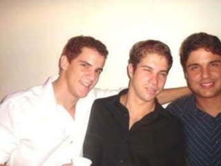 MEUS 15 ANOS
  ELES ...
                                      JORDANO
                                            GUGU
                                         DANIEL

  NÃO HÁ CURA PARA O NACIMENTO E A MORTE, A NÃO SER O INTERVALO.
             OS HOMENS PODERIAM FAZER MAIS COISAS,
                 SE NÃO AS ACHASSEM IMPOSSÍVEIS.
 