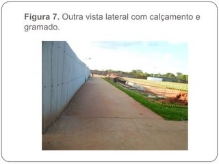 Figura 7. Outra vista lateral com calçamento e
gramado.
 