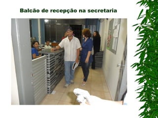 Balcão de recepção na secretaria
 
