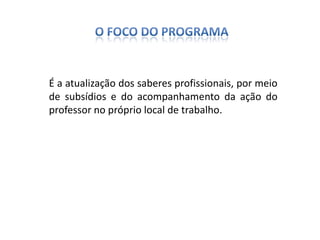 É a atualização dos saberes profissionais, por meio
de subsídios e do acompanhamento da ação do
professor no próprio local de trabalho.
 