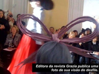 Editora da revista Grazia publica uma foto de sua visão do desfile. 