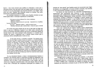 Guerra — mas nunca servem para justificar ou desculpar o rumo que a
Aiemanha tomou. Isto vale tanto mats nos longos trechos de texto em que
Aquilino dä voz as personagens que encontra durante a sua viagem. Aqul
como em tudo, Aqullino não pretende ensinar ou teorizar, mas antes
testemunhar experiencias diferenciadas.
Um exemplo ilustrativo e o modo como Aquilirio introduz as suas
observaçoes sobre a revoluçao republicana na Alemanha:
Entro para urn taxi na Bremer Str. e dou 0 endereço:
- Biblioteca Imperial...
- Bibiloteca Imperial nao sei o que seja - responde-me o chauffeur,
lazendo uma careta.
Ora essa! ... Biblioteca püblica... onde ha muitos livros...
- Biblioteca Nacional, quer o senhor dizer...? Isso set o que e. (AE 38)
Urn taxista que pouco depots de urn ano, j náo sabe (ou tinge não
saber) o que era a Biblioteca Imperial ë um dado muito concreto para
ilustrar as profundas alteraçoes polIticas que houve na Alernanha depois da
Grande Guerra. Um outro exemplo muito itustrativo é a maneira como
Aquilino faz sentir o sofrimento que a Grande Guerra trouxe para a
populaçao alemã, exemplllIcando-o numa sO rua:
o meu guia vai-rne [...] avivando a mernOria: “All naquele res-do
chao, de porta negra e cerrada, morava urn vesteiro. [...] A terra da Flandres
come-the o rapaz e o velho morreu de paixäo. [...J Mais adiante, era Max,
mecânico de bicicletas; morto diante de Liege. A esquerda certo veiho
fotografo [...] Dois flihos varôes que tinha ambos a guerra the levou.
Andando sempre e as duas bandas tinham morrido: urn fliho a dona do
estanco de tabacos, na Russia [...J, o marceneiro da esquina na Flandres; e
quase ao fundo, aquele ediffclo [...], Correios e Telegrafos, converter-se-ia
em necrOpole se the depositassem dentro as ossadas daqueles que all
serviam e foram ceifados pelo aço. Corno nao, se a Alemanha no ültimo ano
de luta sofria cerca de cern mu baixas por mês? Se o total dos mortos supera
dots milhOes? (AE 99-100)
Na sua densidade literänia o relato e simultaneamente histOrico e
smbOlico. Urn exemplo disso é a descriçao da cidade de Hildesheim que
Aquilino visitou no dia 8 de novembro de 1920 (AE 160-166). 0 que se
apresenta aqui ao leitor é uma reminiscencia a uma cidade, que não
sobreviveu a segunda catástrofe alema, vinte anos depois. Mas ao mesmo
tempo toda a descriçao das complexas construçôes em madeira é urn
sImbolo da “alma alemã” que Aquilino parece ter encontrado aqul: digna
de histOria e em antiguidade, urn pouco versãtil e estranha, mas instrulda
e culta, tecnicamente avancada e excêntrica na expressao.
Os leitores de hoje encontram em Alemanha Ensanguentada urn
testernunho que surpreende pela distãncia e pela neutralidade,
alimentadas pelo conhecimento profundo e pela simpatia empenhada e
prevenida. Taxistas, bibliotecänos, oticials demitidos, vitimas da inflacao,
nacionalistas, pacifistas, professores e mendigos e mesmo aqueles que
souberam tirar proveito da guerra — e que Aquilino chama pelo seu nome
alemão Kriegs-Gewinner (AE 17) — encontram-se aqul ao lado de viajantes
espanhOis ou russos prontos a combater novamente. Aquilino retrata o dia
a-dia de uma Alernanha entre guerra, revoluçao e paz, entre senhas para o
pão, tarnancos, frio, luto, esperanca e uma nunca cessante reflexão sobre
os meandros do destino que se veriflcou tAo enganador.
Corn o seu “caderno de urn viajante” Aquilino charna a atencAo para
uma epoca que urge redescobrir — mesmo para perceber os anos que se
seguirarn. Quem lé estas observacoes facilmente entende como aqui forarn
encarninhados os conflitos e as decisOes do seculo XX, muito em especial
no prOprio ano de 1920, em que o Tratado de Versalhes entrou em vigor,
em que a Sociedade das NacOes iniciou o seu trabaiho, em que a guerra
civil na Rissia acabou corn a vitOria do exército venmelho sobre o exército
branco, em que o conflito entre a Russia e a PolOnia se decidlu em favor da
PolOnia e em que na Alernanha o chamado golpe de Kapp demostrou a
forca e a vontade de urna contra-revoluçAo da direita, em que Hitler se
tinha apresentado pubilcamente no famoso Hofbräuhaus em Munique e
em que nas regloes industrials se movirnentaram os comunistas e em que
tudo isto anunciou as crises que preparavam, desde jA, o fracasso da
Republica de Weimar. As mudanças que a Grande Guerra trouxe
inscreveram-se marcadamente na fisionomia europela e do mundo: o tim
da rnonarquia, a lenta agonia do colonialismo e a divisAo do mundo num
bloco capitalista de urn lado e cornunista do outro são os resultados de urn
estranho progresso que tern inIclo no tim da guerra de 1914-1918. Por isso
mesmo, as observacoes de Aqullino podern ajudar a entender meihor esta
carninhada para o que viria a ser uma ‘Europa nova’.
Portugal entrou na guerra por nazOes rnuito prOprias — e urn pouco
contra a vontade do seu allado de longa data, o Reino Unido. Mas os
antagonismos internos, a necessidade de atlrrnacAo da jovem Repüblica e
os velhos conflitos com a Alernanha em relaçao as colónias em Africa
acabaram por determinar a entrada do pals ao lado dos allados. Aquitino
52
53
 