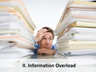 II – 9 Information Overload
Damit sind wir schon beim zweiten Punkt, der modernen Arbeitspraxis und ihren Problemen.
Angefangen hat es mit E-Mail. Und jetzt ächzen wir unter der wachsenden Flut.
Gleichzeitig gibt uns die immer grösser werdende Informationsmenge im Netz das Gefühl,
mehr zu verpassen als zu gewinnen.
9
II. Information Overload
 