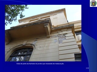 119
Vista de parte da fachada do prédio que necessita de restauração.
 