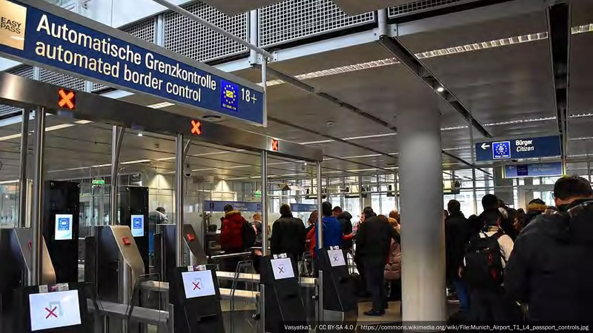 Vasyatka1 / CC BY-SA 4.0 / https://commons.wikimedia.org/wiki/File:Munich_Airport_T1_L4_passport_controls.jpg
 