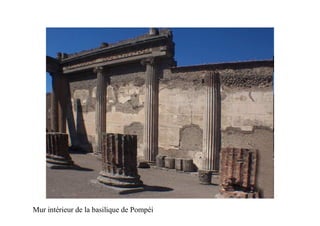 Mur intérieur de la basilique de Pompéi
 