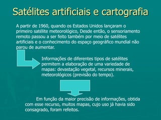 Atlas Atlas é um livro de mapas de vários tipos (físicos, políticos etc.), que também pode conter gráficos e tabelas. A maioria dos historiadores atribui a Cláudio Ptolomeu, que viveu no Egito no século II, a publicação do primeiro atlas. Mas foi Gerardus Mercator, cartógrafo do século XVI, o primeiro a usar o nome de atlas para uma coleção de mapas.Jupiter Unlimited / Other ImagesMapa do Ártico criado em 1595 por Gerardus Mercator.