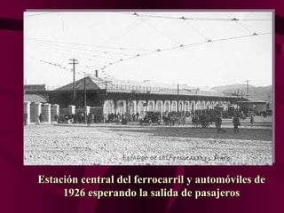 Estación central del ferrocarril y automóviles de 1926 esperando la salida de pasajeros 
