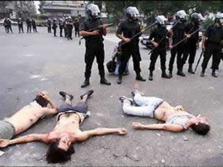 2001- 2002
Economic Crisis
-Trade imbalance
-Corrupt policies
-Large foreign debt
 