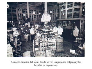 Almacén. Interior del local, donde se ven los jamones colgados y las bebidas en exposición. 