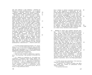 pak neki izabirani a neki ždrebani, i ždrebani ili                                  rima o kojima su dotični unaprijed savjetovali (jer                         30
                                         120
naprosto ili medu predloženicima , ili su zajedno                                   tako će puk sudjelovati u savjetovanju, ali neće
i izabirani i ždrebani, državni poredak je dijelom                        10        uzmoći ukidati ništa od samog državnog poretka). Uz
vladavina najboljih, dijelom pak ustavna vladavina.                       11        to, puk može ili ο tima glasovati ili ne može ništa
    Razlučuje se, dakle, savjetodavno tijelo u držav-                     11        protiv iznesenih [prijedloga] ili se pak svima daje
nome poretku na taj način, i upravlja se svakom                                     pravo savjetovanja, ali odlučuju ovlašteni činovnici.                       35
pojedinom državom prema spomenutoj odredbi. Na                                      Tu treba činiti ono što je opreka onome koje biva
korist je pučkoj vladavini, naime onoj koja danas                                   u ustavnim porecima. Mnoštvu treba dati ovlast da
najviše zaslužuje to ime (govorim ο takvoj u kojoj je                               protivno glasuje, ali ne i da glasovanjem [konačno]
puk vrhovnik i nad zakonima) radi što boljeg savjeto-                     15        odlučuje, nego dotični [predmet] treba vratiti ovla­
vanja, da učine isto što za sudišta vrijedi u manjin­                               štenim činovnicima. Jer u ustavnima vladavinama
skim vladavinama (jer tu nameću globe onima koje                                    čine oprečno; manjina može glasovati protivno, ali
žele kao suce, da bi morali suditi, dok u pučkoj                                    ne odlučuje, nego se odluka uvijek prepušta mno-                            40
vladavini namiču mazdu neimućnima), a isto bi tre­                                  štvu. Dakle, ο savjetodavnome tijelu i vrhovnoj ovla-                       1299 a
balo učiniti i u skupštinama (jer savjetovat će bolje                     20        sti u državi nek je određeno takvim načinom.
budu li svi zajednički savjetovali: puk s uglednicima,
a oni s mnoštvom); isto tako koristi i birati same
savjetnike, ili glasovanjem ili ždrijebom i to jednako                         15      Slijedeća je nakon toga razdioba upravnih polo­
iz različitih dijelova ; isto tako koristi kad sami                                 žaja . Jer i u tome dijelu državnog poretka postoje
pučani uvelike premašuju mnoštvom upućenike                                         mnoge razlike: koliko treba biti dotičnih upravitelj-                       5
u državničko umijeće 122 , ili ne davati svima onu                        25        stava, nad čime trebaju imati ovlast, te ο trajanju
mazdu, nego onolikim koliki su sumjerni množini                                     svakog pojedinog od tih (jer jedni su šestomjesečni,
uglednika, ili isključiti ždrijebom njihov suvišak.                                 drugi traju kraće; katkad su to jednogodišnji položaji,
U vladavinama manjine [bilo bi probitačno] ili pro­                                 katkad su opet i na duži rok); i trebaju li te službe biti
brati neke ljude iz mnoštva ili postaviti upravno                                   doživotne i dugotrajne, ili pak ni jedno od toga, nego
tijelo, kakvi su u nekim državama oni koje nazivaju                                 se isti mogu birati višeput, ili opet ne jedni te isti
predsavjetnici i zakonočuvari 1 2 3 , i baviti se onim stva-                        dvaput, nego sämo jednom; uz to, i ο ustrojstvu                             10
                                                                                    dotičnih služba: između kojih ljudi treba ih izabirati,
   120
                                                                                    tko to ima provoditi i kako? Jer ο svima tim stvarima
       Ili 'između unaprijed predloženih kandidata'. Grč. Εκ προ­                   treba moći razlučiti kolikim sve načinima one mogu
κρίτων; lat. ex Us qui ante meliores judicati sunt; engl, out of select
candidates; franc, sur une liste de candidats préalablement élus;
                                                                                    bivati, a zatim vidjeti koje su prikladne i korisne
njem. aus zuvor Vorgeschlagenen; rus. U3 HUČAO npedeapumeAbuo                       kojim državnim porecima. Nu nije lako odrediti ni to
HOMeHeHHbLX Kaududamoe; novogrč. έκ προκεκρψένων (između                            koje službe treba nazivati 'upravnim položajima'. Jer                       15
                                                                                                                                           125
onih koji su unaprijed određeni/predloženi).                                        državnoj zajednici trebaju mnogi predstojnici ,
   121
       Ili 'u jednaku broju iz različitih staleža'.                                 i zbog toga niti sve one birane glasovanjem, niti one
   122
       Sudeći po svemu, Aristotel tu podrazumijeva 'uglednike',                     ždrebane treba smatrati vladateljima , svećenike
koji su - kao obrazovaniji - bolje opremljeni za državničko umi­                    kao prvo (naime, treba smatrati kako su oni nešto
jeće.                                                                               mimo državnih činovnika); uz to, ni zborovođe ni
   123
       Grč. πρόβουλοι και νομοφύλακες; lat. quos probulos (pra-                     glasnike ni poslanike, iako se oni biraju glasovanjem.
econsultatores) et nomophylacas (legum custodes) appellant; engl.
probuli and guardians of the law; franc, conseillers prépareteurs et
                                                                                       124
de gardiens des lois; njem. die Vorberatende und Nomophylakes;                             Ili 'službi, upravne vlasti, upraviteljstava'. Vidi i ranije tuma­
rus. doAXHoemb. . . npoöynoe u ΗΟΜοφααακοβ; novogrč. πολιτι-                        čenje jedne od temeljnih višeznačnica αρχή.
κόν σώμα σνγκείμενον εξ προβονλων κάί νομοφυλάκων (s tuma­                             125
                                                                                           Ili 'nadglednici'. Grč. έπιστάται; lat. praefecti; engl, officers;
čenjem: savjetodavna tijela, kao u aristokratskom poretku                           franc, préposés; njem. Vorsteher; rus. pyKoeodumenu; novogrč.
u Korintu; državne službe u aristokratskom poretku, koje su se                      έπιστάται (nadglednici).
brinule za strogo pridržavanje zakona).                                                126
                                                                                           Ili 'upravnim činovnicima'.

146                                                                                                                                                     147
 