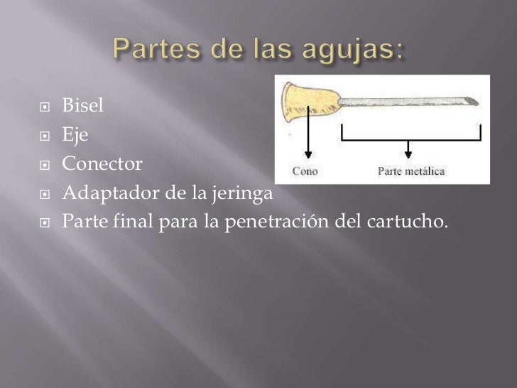 El vestido a un pequeño pecho y las caderas anchas