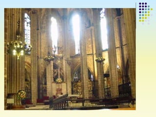 Catedral de Girona (s.
XIV)
 A l’interior mostra una certa
descompensació.
 Damunt de les arcades, que donen
accés a les...