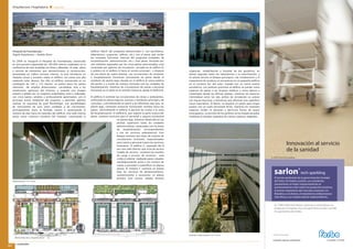 Arquitectura Hospitalaria ¢ especial
promateriales
55
promateriales
54
Arquitectura Hospitalaria ¢ especial
Hospital de Cáceres
Argola Arquitectos
con Andrés Perea
Para el diseño del nuevo Hospital de Cáceres, casi finalizado,
se ha apostado no solo por la funcionalidad, la facilidad de
circulación o el bienestar del usuario, sino también por la
estética de las sugerentes curvas de su estructura, que lo dotan
de una reconocible identidad en el contexto. Es un edificio
de carácter horizontal abierto a la luz, a la ventilación y a las
vistas de los patios y jardines, adaptado a la posibilidad de
futuros cambios en sus usos. Además, los propios cerramientos
exteriores del edificio responden al concepto de acumulación
térmica, manteniendo el equilibrio en los requerimientos de
confort, tanto en invierno (almacenando el calor) como en
verano (permitiendo liberarlo). El diseño flexible bajo el que se
ha construido el complejo se desarrolla mediante un sistema
primario permanente, de elementos
fijos que no se modificarán, como la
urbanización, la envolvente, la estructura
portante, etc. Después, se crea un
sistema secundario adaptable, preparado
para los cambios de utilización a medio
plazo (5 a 15 años), con elementos
modulares para las distribuciones
interiores, revestimientos, falsos techos
o canalizaciones. Por último, se plantea
un sistema terciario modificable a corto
plazo (0 a 5 años), compuesto por el
mobiliario o los equipos no fijos. El
edificio proyectado debe entenderse
como un ‘todo’ que mantiene siempre
una proporción y escala perceptibles,
y que es capaz de minimizar el
impacto ambiental, mediante el uso de
tecnologías apropiadas y la consecución
de un coste operacional adecuado.
El edificio se descompone en cuatro
bloques diferenciados. El basamento
contiene tanto los servicios asistenciales
de ambulatorios y/o de tratamiento
y diagnóstico, como los servicios de
soporte asistenciales y generales del
módulo de oficinas. Se desarrolla
fundamentalmente en dos plantas y
cuatro bandas concéntricas, formando
arcos de bordes extensibles para
futuras ampliaciones. En la planta
baja se sitúa el acceso principal al Sur,
que comunica con el vestíbulo y las circulaciones externas
para el acceso de visitas a las plantas de hospitalización. En
el semisótano se disponen accesos por el Norte,
dada la diferencia de nivel, que conectan con
las circulaciones internas, despachos y zonas de
uso interno, así como las circulaciones privadas
del área de hospitalización. Entre estas dos
bandas se desarrollan otras dos paralelas
bajo el área de hospitalización, que alojan
consultas, gabinetes, diagnóstico por
imagen, etc. El módulo de hospitalización
se constituye sobre el basamento, con
una planta técnica entre ambos. Se
desarrolla en forma de alas unidas dos a
dos alternativamente, a modo de zig-zag de tres
plantas, que se extienden de Este a Suroeste, y que permite
relacionar los espacios interiores con el paisaje exterior.
El bloque técnico, con planta baja y semisótano, agrupa
los usos puramente hospitalarios, como las urgencias,
bloque quirúrgico, obstétrico, UCI, etc., así como los de
soporte general logístico que precisen accesos exteriores,
en una banda lineal de 22 metros de ancho que, situada al
Norte, cierra el conjunto de Este a Oeste con una longitud
total de cerca de 250 metros lineales. El bloque de servicios
e instalaciones supone una última crujía al Noreste, que aloja
en dos plantas instalaciones, almacenes, cocina y comedor,
mantenimiento y mortuorio. El esquema de circulaciones de la
zona de hospitalización se divide en público, al Sur sobre el
acceso principal del complejo, y privado, al Norte sobre la zona
médica del basamento. La circulación de esta parte baja queda
definida por dos pasillos paralelos exclusivos que delimitan por
el Sur y por el Norte el área central edificada, y una serie de
pasillos transversales donde se mezclan circulación personal
y ambulante. En el bloque técnico, la circulación Sur es más
abierta (es la limpia, en quirófanos), mientras la del Norte es
más interna (estéril).
Hospital Xeral de Lugo
Inglada Arévalo Arquitectos
Casi finalizado, el Hospital de Lugo –renombrado
Hospital Lucus Augusti- se encuentra a tres
kilómetros de la ciudad. El diseño horizontal
busca una clara diferenciación de las zonas
-hospitalización al Sur, tratamiento y diagnóstico
(bloque técnico) al Norte, zona de consultas
y administración al Oeste y, por último, la
zona industrial alejada, en la parte más alta de
la parcela, lo que permite diferenciar el tráfico de
suministros. El edificio se concreta mediante dos grandes ejes
perpendiculares entre sí, coincidiendo con la entrada principal,
desde donde se generan edificios distintos, con sistemas
constructivos propios, de acuerdo a la función que soporta
cada uno de ellos. Esto hace que cada una de las áreas varíe en
tipologías formales, sistemas estructurales, sistemas de cubiertas
o materiales de fachada. Su forma compleja es el resultado de
un programa de 160.000 metros cuadrados construidos, y su
adaptación a la topografía irregular con grandes desniveles
del terreno. El resultado intenta resolver estos problemas de
forma sencilla, logrando una arquitectura muy permeable a la
luz natural, de espacios humanizados y con gran flexibilidad
para soportar los cambios actuales y futuros. El exterior penetra
en el edificio de múltiples formas, inundando todo de luz: bien
desde las ventanas y huecos, desde los lucernarios (toberas) o
desde los patios interiores, haciendo llegar a sus usuarios la
naturaleza circundante, lo que transmite tranquilidad, silencio
y pureza del aire.
La zona industrial
se apoya sobre el eje
longitudinal Este-Oeste para
transportar energía, agua, gases, ropa o
medicamentos a todas las áreas del hospital.
Una segunda circulación perpendicular a la anterior
genera la encrucijada, donde nace la entrada principal
del hospital (esquina Sureste). Hacia el Suroeste se generan
tres bloques en forma de “U”, que contienen las habitaciones de
pacientes. El bloque de forma triangular, que se apoya en los
dos ejes y se desarrolla hacia el Noroeste, contiene las áreas
de tratamiento y diagnóstico, estancias alimentadas de luz por
patios horadados desde la cubierta.
El proceso de construcción utiliza sistemas constructivos que
habitualmente no se han empleado en esta tipología, como
es la estructura postesada de los forjados, o las fachadas
compuestas de elementos metálicos de chapa y montantes
galvanizados, fijados mecánicamente a la estructura. Las
fachadas son ventiladas, utilizando de forma extensiva placas
de zinc o aplacados de pizarra verde de las canteras de la zona,
mientras el resto del edificio utiliza hormigón visto o pintado
en color azul intenso “ultramar”. Del bloque de tratamiento y
diagnóstico, que pasa de cuatro alturas en la zona de galería
hasta una única altura en la parte más alejada, destaca una
cubierta -formada por cerchas metálicas de gran
canto- recubierta de paneles sándwich de chapa
con aislante, dejando un espacio que contiene las
unidades de climatización de las áreas situadas
en los niveles inferiores. El diseño inclinado de
esta cubierta ofrece la posibilidad de convertirse
en un gran captador solar que permita reducir
los gastos energéticos al máximo, dado que los
hospitales son grandes consumidores. Frente a
esta premisa, se opta por utilizar los sistemas más
avanzados para lograr un edificio energéticamente
eficiente y ecológico, en la búsqueda de un
edificio responsable que permita cuidar el planeta,
utilizando solamente la energía imprescindible de
forma no contaminante.
Vista aérea y detalle de las distintas fachadas. Fotos: Inglada Arévalo
 