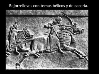 Bajorrelieves con temas bélicos y de cacería.
 