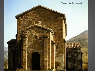 Tiene planta central.
 