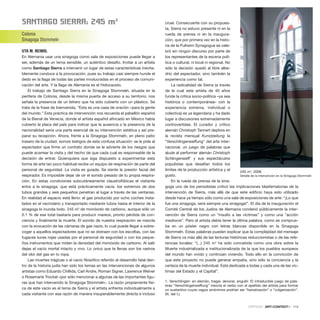 SantIago SIErra: 245 m3
Colonia
Sinagoga Stommeln
UTA M. REINDL
En Alemania usar una sinagoga como sala de exposiciones puede llegar a
ser, además de un tema sensible, un auténtico desafío. Invitar a un artista
como Santiago Sierra a intervenir un lugar de estas características inevita-
blemente conduce a la provocación, pues su trabajo casi siempre hunde el
dedo en la llaga de todas las partes involucradas en el proceso de comuni-
cación del arte. Y la llaga de Alemania es el Holocausto.
El trabajo de Santiago Sierra en la Sinagoga Stommeln, situada en la
periferia de Colonia, desde la misma puerta de acceso a su territorio, nos
señala la presencia de un letrero que ha sido cubierto con un plástico. Se
trata de la frase de bienvenida, “Esta es una casa de oración –para la gente
del mundo.” Esta práctica de intervención nos recuerda el pabellón español
de la Bienal de Venecia, donde el artista español afincado en México había
cubierto la placa del país para indicar que la ausencia o la presencia de la
nacionalidad sería una parte esencial de su intervención estética y así pre-
parar su recepción. Ahora, frente a la Sinagoga Stommeln, en pleno patio
trasero de la ciudad, somos testigos de esta confusa situación: se le pide al
espectador que firme un contrato donde se le advierte de los riesgos que
puede acarrear la visita y del hecho de que cada cual es responsable de la
decisión de entrar. Quienquiera que siga dispuesto a experimentar esta
forma de arte tan poco habitual recibe un equipo de respiración de parte del
personal de seguridad. La visita es guiada. Se siente la presión facial del
respirador. Es imposible dejar de oír el sonido pesado de tu propia respira-
ción. En estas condiciones subcutáneamente claustrofóbicas el visitante
entra a la sinagoga, que está prácticamente vacía: los extremos de dos
tubos grandes y seis pequeños penetran al lugar a través de las ventanas.
En realidad el espacio está lleno: el gas producido por ocho coches insta-
lados en el vecindario y transportado mediante tubos hasta el interior de la
sinagoga lo inunda todo. 245 m3
de monóxido de carbono, aunque sólo un
0.1 % de ese total bastaría para producir mareos, pronto pérdida de con-
ciencia y finalmente la muerte. El sonido de nuestra respiración se mezcla
con la evocación de las cámaras de gas nazis, lo cual puede llegar a sobre-
coger a aquellos espectadores que no se distraen con los escoltas, con las
fugaces luces rojas usadas por el personal de seguridad o con los peque-
ños instrumentos que miden la densidad del monóxido de carbono. Al salir
dejas el vacío mortal intacto y vivo. Lo único que te llevas son los rastros
del olor del gas en tu ropa.
Las muertes trágicas o el vacío filosófico referido al desarrollo fatal den-
tro de la historia judía han sido los temas en las intervenciones de algunos
artistas como Eduardo Chillida, Carl Andre, Roman Signer, Lawrence Weiner
o Rosemarie Trockel –por sólo mencionar a algunas de las importantes figu-
ras que han intervenido la Sinagoga Stommeln-. La razón propiamente físi-
ca de este vacío es el tema de Sierra y el artista enfrenta individualmente a
cada visitante con esa razón de manera insuperablemente directa e incluso
cruel. Consecuente con su propues-
ta, Sierra no estuvo presente ni en la
rueda de prensa ni en la inaugura-
ción, que por primera vez en la histo-
ria de la Pulheim Synagogue se cele-
bró sin ningún discurso por parte de
los representantes de la escena polí-
tica o cultural, ni local ni regional. No
sólo la decisión quedó al libre albe-
drío del espectador, sino también la
experiencia como tal.
La radicalidad de Sierra (a través
de la cual este artista de 40 años
funde la crítica socio-política –ya sea
histórica o contemporánea– con la
experiencia extrema, individual o
colectiva) es ya legendaria y ha dado
lugar a discusiones extremadamente
controvertidas. El curador y crítico
alemán Christoph Tannert deplora en
la revista mensual Kunstzeitung la
“Verschlingensieffung” del arte inter-
nacional, un juego de palabras que
alude al performer alemán Christoph
Schlingensieff1
y sus espectáculos
populistas que desafían todos los
límites de la producción artística y el
gusto.
En la rueda de prensa de la sina-
goga uno de los periodistas criticó las implicaciones blasfematorias de la
intervención de Sierra, más allá de que este edificio haya sido utilizado
desde hace ya tiempo sólo como una sala de exposiciones de arte: “¡Lo que
fue una sinagoga, será siempre una sinagoga!”. El día de la inauguración el
Comité Central de los Judíos de Alemania condenó públicamente la inter-
vención de Sierra como un “insulto a las víctimas” y como una “acción
mediocre”. Pero el artista debía tener la última palabra, como se comprue-
ba en un póster negro con letras blancas disponible en la Sinagoga
Stommeln. Estas palabras pueden explicar que la complejidad del mensaje
de Sierra va más allá de las lecturas históricas reduccionistas o de las refe-
rencias locales: “(...) 245 m3
ha sido concebida como una obra sobre la
Muerte industrializada e institucionalizada de la que los pueblos europeos
del mundo han vivido y continúan viviendo. Todo ello en la convicción de
que este proyecto no puede generar empatía, sino sólo la conciencia y la
certeza de la muerte individual. Está dedicada a todas y cada una de las víc-
timas del Estado y el Capital”.
1. Verschlingen: en alemán, tragar, devorar, engullir. El intraducible juego de pala-
bras “Verschlingensieffung” mezcla el verbo con el apellido del artista para formar
un sustantivo cuyos vagos sinónimos podrían ser “banalización” o “vulgarización”.
(N. del t.)
CRÍTICAS · ARTECONTEXTO · 113
245 m3
, 2006
Detalle de la intervención en la Sinagoga Stommeln
 