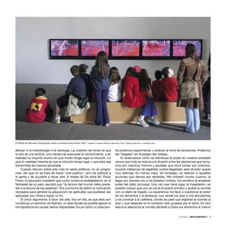 afectar ni la metodología ni la ideología. La cuestión de fondo es que
el arte es una actitud, una manera de acercarse al conocimiento, y en
realidad no importa mucho en qué medio tenga lugar la intuición. Lo
que en realidad importa es que la intuición tenga lugar y que ésta sea
transmitida de manera apropiada.
Cuando discuto sobre arte creo en seres políticos, no en progra-
mas. Así que no se trata de hacer “arte político”, sino de politizar a
la gente y de ayudarle a hacer arte. A ﬁnales de los años 60, Paulo
Freire, el educador brasileño que luchó contra el analfabetismo en el
Nordeste de su país, escribió que “la lectura del mundo debe prece-
der a la lectura de las palabras”. Era una forma de deﬁnir la motivación
necesaria para generar la adquisición de aptitudes que pudieran ser
aplicadas con miras a lograr un ﬁn.
El único argumento a favor del arte, hoy en día, es que éste aún
constituye un territorio de libertad, un área donde es posible ejercer la
omnipotencia sin causar daños irreparables. Es por tanto un área don-
de podemos experimentar y analizar la toma de decisiones. Podemos
ser “ilegales” sin el peligro del castigo.
Si observamos cómo se distribuye el poder en nuestra sociedad
vemos que todo se reduce a la división entre las decisiones que toma-
mos por nosotros mismos y aquellas que otros toman por nosotros.
Cuando hablamos de legalidad contra ilegalidad, esta división queda
muy deﬁnida. Es menos clara, sin embargo, en relación a aquellas
acciones que damos por sentadas. Me molestó mucho cuando, al
llegar por primera vez a los Estados Unidos, me sirvieron la ensalada
antes del plato principal. Una vez que tiene lugar la trasgresión, es
posible incluso que uno se coma el postre primero y acabe la comida
con un plato de hígado. La experiencia me llevó a cuestionar el orden
de los alimentos y la jerarquía. Les vendé los ojos a mis estudiantes
y los conduje a la cafetería, donde les pedí que eligieran la comida al
azar y que después se la comieran sólo guiados por el tacto. En otro
ejercicio alteramos la comida dándole a todos los alimentos el mismo
DOSSIER · ARTECONTEXTO · 9
6ª Bienal del Mercosur. Estudiantes visitan la muestra Zona Franca, 2007. Cortesía: Fundaçao Bienal do Mercosul. Foto: Cristiano Sant’Anna / indicefoto.com
 