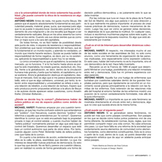 DOSSIER · ARTECONTEXTO · 51
cia a la universalidad donde de inicio solamente hay posibi-
lidad. ¿Se puede convertir la ética de la resistencia en algo
mundial?
ANTONIO NEGRI: Antes de nada, me gusta mucho Beuys. Me
parece que el aspecto absolutamente fundamental es esa parti-
cularidad pesada, material, grasa, sucia, que expresa justo algo
que no se puede ni siquiera tocar. Quizás esto podría ser el fun-
damento de una indignación y de una revuelta que lleguen a ser
verdaderamente radicales. Beuys en los años sesenta fue como
Grosz en los veinte. Cuando ves sus obras sientes que es como
tirar un trapo sucio a la cara del capitalista.
De todas formas, no es fácil hablar de posibilidad desde
este punto de vista, ni siquiera de resistencia o responsabilidad.
Son problemas que nacen inmediatamente del rechazo, que es
lo fundamental en un mundo injusto, y además no-verdadero, un
mundo que intenta hacerte esclavo. Quizás se pueda hablar de
responsabilidad de forma negativa, es decir, por su no existen-
cia, aplicando la responsabilidad a quien hoy no se rebela.
Lo único universal hoy es que el capitalismo, la sociedad de
mercado, ya no funciona. Y si lo ha hecho hasta ahora es por-
que ha sido imperialista, ha creado guerras, esclavitud, etc. Hoy
día, frente a la globalización, es decir, dentro de la circulación
humana más grande y fuerte que ha habido, el capitalismo ya no
se sostiene. Ahora la globalización destruye el capitalismo, des-
truye el mercado. Esto es algo que sí me parece absolutamente
bello, esto sí que es algo cartesiano, universal, por tanto, la re-
lación entre responsabilidad y universalidad se refiere a esto, a
una relación de rebelión, a una relación de rechazo. Espero que
esto produzca pronto propuestas artísticas a la altura de Beuys
o de autores donde aparecen estas cuestiones, como Anselm
Kiefer, Christian Boltanski…
¿Dónde se decide hoy lo común? ¿Deberíamos hablar de
esfera pública en vez de espacio público como ámbito de
acción?
MICHAEL HARDT: Podemos empezar por una cuestión termi-
nológica, ya que hay mucha confusión sobre lo que entendemos
por “público”. Con frecuencia, cuando decimos “público” nos
referimos a aquello que entendemos por “lo común”. Queremos
identificar lo común que no está encuadrado bajo la propiedad
privada ni bajo el control estatal, y cuando muchos hablan de
“esfera pública” normalmente piensan en algo que está bajo el
control del Estado. Queremos desarrollar un espacio que esté
bajo un control autónomo que parte de otros sitios. Por tanto,
cuando alguien como Peter Sloterdijk habla de esfera pública,
creo que habla de lo común.
En cuanto a los ámbitos de acción, evidentemente uno de
ellos es la calle, la plaza, asambleas que deciden. Lo que me
interesa es desarrollar nuevas prácticas de democracia. Es esto
lo que hay que decidir. No es fácil y parece una cuestión clásica,
pero en realidad no existe de forma generalizada una forma de
decisión político-democrática, y es justamente esto lo que se
debe inventar.
Por las noticias que tuve en mayo de la plaza de la Puerta
del Sol de Madrid, era algo que parecía ir en esta dirección y
es lo que realmente me parece importante: el proceso de crear
nuevas prácticas de democracia, nuevos mecanismos de de-
cisión. Luego hay que ver cómo se generan estas decisiones,
no alejándose de lo que plantea la multitud. En cualquier caso,
incluso si escribimos muchísimas páginas sobre este sujeto, no
creo que tengamos la respuesta nosotros. Es algo que está ab-
solutamente por inventar.
¿Cuál es el rol de Internet para desarrollar dinámicas colec-
tivas?
MICHAEL HARDT: Al respecto, me interesaba mucho el uso
de las redes sociales en las asambleas de Sol, no solo como
anuncio, como una herramienta de organización de las perso-
nas implicadas, sino especialmente como expresión colectiva.
En este caso, hablar del instrumento no es lo importante, sino el
uso democrático de la red. Hace falta inventarlo.
Recuerdo ya en la Francia de 1989 el papel que desem-
peñó Minitel en una huelga, posibilitando una relación inmediata
entre red y democracia. Esta fue mi primera experiencia con
algo parecido.
ANTONIO NEGRI: Aquella fue una huelga de enfermeras que
luchaban por cuestiones salariales dentro de los grandes hos-
pitales parisinos, pero que rápidamente se convirtió en un mo-
vimiento social gracias principalmente a la relación con las fa-
milias de los enfermos. Esta extensión de las relaciones más
allá del hospital al entorno familiar de los enfermos mostró una
posición de lo común verdaderamente formidable, más allá de
la pura información.
MICHAEL HARDT: Lo importante es que en este fenómeno se
mostraba directamente el vínculo entre red y democracia, algo
que no creo que suceda ahora de la misma forma.
¿Cuál puede ser el siguiente paso?
ANTONIO NEGRI: Si se generalizan estos fenómenos, no
puede ser más que como pasajes constituyentes. Son pasajes
en los que se decide cómo todos juntos podemos vivir de una
forma diferente. Se establecerán normas, leyes, reglas, que nos
permitirán compartir mejor una vida común. No cabe entonces
otro paso. Lo que hace falta es una reforma de la sociedad que
evidentemente asuma elementos de comunidad como elemen-
tos fundantes, como elementos constituyentes. Esto es lo único
a partir de lo cual, dentro de lo cual, se podrá desarrollar una
imaginación artística que de aquí en adelante pueda anticipar
estos pasajes.
* Pedro Medina es Director del Área Cultural
del Istituto Europeo di Design, Madrid
 