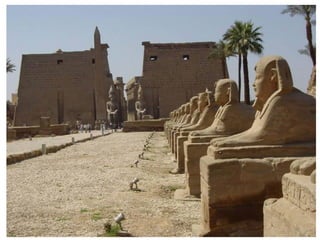 4 aristas simulan los rayos del sol -Ra- protegiendo al faraón 