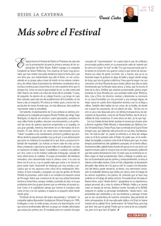 julio
                                                                                                                                               agosto         12
DESDE LA CAVERNA
                                                                                          David Ladra


Más sobre el Festival

E         mpezó fuerte el Festival de Otoño en Primavera de este año
          con la presentación durante la primera semana de los es-
          pectáculos de Peter Brook, Robert Lepage y la compañía
Complicité de Simon McBurney. Tres maneras de hacer muy perso-
                                                                           concepto de “representación” en cuanto todo lo que de artificial y
                                                                           precocinado pudiera existir en su preparación salta de repente por
                                                                           los aires al irrumpir “lo real” en ella. Y es que esas personas que in-
                                                                           tervienen en la función nos quieren contar lo que tienen de extraor-
nales que han venido marcando tendencia hasta la fecha pero que            dinario sus vidas de gente corriente. Así, a Joanne, que ya se va
uno diría que, aun manteniendo muy alto el listón, se van consu-           haciendo mayor, le gustaría no dejar de bailar y seguir siendo amiga
miendo en su propia salsa a base de insistir en los mismos conteni-        de Greg, que toca la guitarra eléctrica; Fiona querría seguir con sus
dos y de refinar hasta el paroxismo los elementos constitutivos de su      canciones a lo Gran Musical de poca monta y llevar esa vida un tanto
escritura escénica para convertirla en un mero pastiche de lo que en       ensimismada que ha llevado hasta ahora; y Sonia, que ha escrito el
tiempos fue. Como no tuve la oportunidad de ver La vida crónica del        texto de la obra, Entitled, que estamos presenciando, piensa seguir
Odin Teatret, me remito a la crítica de Carlos Gil en artezblai. Y como,   luchando en Gran Bretaña por una sociedad multirracial. Mientras,
de pequeño, fui alumno de un colegio francés y ya tengo mi cupo            John, Lisa y Chris, los técnicos, montan y desmontan su escenario
bien sobrado, pasé esta vez del academicismo de la Comédie, no me          en La Casa Encendida con una precisión y una entrega dignas de
fuese a dar un empacho. Mi crónica se remite, pues, a otros tres es-       mejor causa en cuanto dicho dispositivo escénico casi no se llega a
pectáculos de menor formato que, sin más alharacas, bien pudieran          utilizar. También ellos hablan de sus cosas, de su familia, de donde
representar mejor la actualidad.                                           van a pasar las vacaciones, de sus planes de vida... Tal vez con un
    Ciertamente, el planteamiento de Si una ventana se abriese, pre-       arte un poco más depurado pero con idéntica transparencia, los eje-
sentada por la compañía portuguesa Mundo Perfeito que dirige Tiago         cutantes de Quarantine, como los de Mundo Perfeito, dan fe de la in-
Rodrigues, no deja de ser atractivo: cuatro ejecutantes, sentados en       utilidad de toda resistencia. O como ahora se dice: ¡es lo que hay!
unas sillas frente al público, elocutan sincrónicamente y a la perfec-        Con Las Criadas de Jean Genet, puestas en escena por el autor, actor
ción las voces de quienes aparecen proyectados a su espalda, en            y director argentino Pablo Messiez e interpretadas por Bárbara Len-
una gran pantalla, mientras intervienen en un informativo de la te-        nie, Fernanda Orazi y Tomás Pozzi, hace su entrada en la Cuarta Pared
levisión. El solo efecto de ver cómo estos improvisados voceros            el teatro que, aun habiendo sido precursor en sus días, hoy llamaría-
“roban” la palabra a los mandamases, próceres y políticos que pon-         mos “de toda la vida” en cuanto se enfrenta a un tema tan antiguo
tifican desde la pequeña pantalla crea ya de por sí una distanciación      como es el de la sumisión ante el Poder. Un poder que, en la moder-
que pone en evidencia la vacuidad de lo que dicen y provoca la hi-         nidad, fue tangible y corpóreo como el de la Señora pero que, en estos
laridad del respetable. Las noticias se hacen cada vez más surrea-         tiempos postmodernos del capitalismo avanzado, se ha hecho difuso,
listas y empiezan a apreciarse graves fallos de vocalización. Los vips     inconmensurable y global hasta el punto de que ya no es una actriz con
se equivocan al hablar, dudan, trastabillean o cambian una palabra         aspecto humano quien lo encarna sino un ente transexual y polimorfo
por otra, como si se les hubiese sublevado el lenguaje, cansado de         que bien podría denominarse Crisis. En todo caso, la ceremonia se ce-
tanto distorsionar la realidad. El propio presentador del telediario       lebra según el ritual acostumbrado: Claire y Solange no podrán aca-
enmudece, mira desorientado hacia la cámara como si la cosa no             bar con la dominación que las oprime y, consecuentemente, su furia se
fuera con él y se va: o ya no queda nada que contar o no merece la         volverá contra ellas mismas. Como en Irak o Afganistán, la devastación
pena contar nada. Sorprende sin embargo, por muy mordaz y sar-             del poder deja detrás de sí la guerra civil. En cuanto a la interpreta-
cástica que se nos aparezca esta crítica de la manipulación infor-         ción del elenco puede extraerse, al menos, una interesante conclu-
mativa, el tono tranquilo y sosegado con que las gentes de Mundo           sión: la insalvable distancia que media, por ahora, entre el trabajo de
Perfeito la presentan, sobre todo si se considera la situación actual      los actores argentinos y los patrios. Un contraste que se hace muy
de Portugal. Habrá que convencerse de que esa actitud levemente            evidente en el trabajo de ambas actrices. Fernanda Orazi, formada en
burlona y humorística, aunque rendida y sometida al cabo, es la que        Buenos Aires, actúa “desde dentro”, apoyándose en su experiencia y
predomina entre los grupos jóvenes que se enfrentan al tsunami ac-         psique personal, tal y como lo ordena el Método. Habla y se mueve
tual. Como si el capitalismo salvaje que vivimos lo inundara todo          como un manojo de nervios. Bárbara Lennie, formada en la RESAD,
como el mar y no nos quedara ni siquiera un pequeño islote desde           compone en cambio su personaje mentalmente, “desde fuera”, más
donde gritar.                                                              pensándolo que sintiéndolo y con esa tendencia a subrayar el texto
    Partiendo de las técnicas del teatro documental y “verbatim”, la       que es tan característica de nuestros escenarios. Que partiendo de
compañía inglesa Quarantine, fundada por Richard Gregory en 1998,          estos presupuestos, le dé una adecuada réplica a la Orazi es buena
ha llegado a crear un estilo propio, cercano a la improvisación, en el     muestra de su calidad. De la “performance” de Tomás Pozzi, poco hay
que actores profesionales alternan su juego con simples aficionados        que decir sino que es genial. Puede que se coma la de sus compañe-
que actúan por primera vez. El resultado pone en cuestión el propio        ras, pero es lo que hace el Capital.
                                                                                                                                                              7
                                                                                                                           w w w. a r t e z b l a i . c o m
 