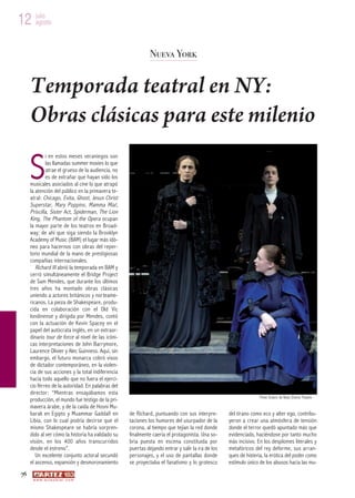 12 julio
   agosto



                                                              Nueva York


     Temporada teatral en NY:
     Obras clásicas para este milenio

     S
             i en estos meses veraniegos son
             las llamadas summer movies lo que
             atrae el grueso de la audiencia, no
             es de extrañar que hayan sido los
     musicales asociados al cine lo que atrapó
     la atención del público en la primavera te-
     atral: Chicago, Evita, Ghost, Jesus Christ
     Superstar, Mary Poppins, Mamma Mia!,
     Priscilla, Sister Act, Spiderman, The Lion
     King, The Phantom of the Opera ocupan
     la mayor parte de los teatros en Broad-
     way; de ahí que siga siendo la Brooklyn
     Academy of Music (BAM) el lugar más idó-
     neo para hacernos con obras del reper-
     torio mundial de la mano de prestigiosas
     compañías internacionales.
        Richard III abrió la temporada en BAM y
     cerró simultáneamente el Bridge Project
     de Sam Mendes, que durante los últimos
     tres años ha montado obras clásicas
     uniendo a actores británicos y norteame-
     ricanos. La pieza de Shakespeare, produ-
     cida en colaboración con el Old Vic
     londinense y dirigida por Mendes, contó
     con la actuación de Kevin Spacey en el
     papel del autócrata inglés, en un extraor-
     dinario tour de force al nivel de las icóni-
     cas interpretaciones de John Barrymore,
     Laurence Olivier y Alec Guinness. Aquí, sin
     embargo, el futuro monarca cobró visos
     de dictador contemporáneo, en la violen-
     cia de sus acciones y la total indiferencia
     hacia todo aquello que no fuera el ejerci-
     cio férreo de la autoridad. En palabras del
     director: “Mientras ensayábamos esta
     producción, el mundo fue testigo de la pri-                                                                 Three Sisters de Maly Drama Theatre

     mavera árabe, y de la caída de Hosni Mu-
     barak en Egipto y Muammar Gaddafi en           de Richard, puntuando con sus interpre-        del tirano como eco y alter ego, contribu-
     Libia, con lo cual podría decirse que el       taciones los humores del usurpador de la       yeron a crear una atmósfera de tensión
     mismo Shakespeare se habría sorpren-           corona, al tiempo que tejían la red donde      donde el terror quedó apuntado más que
     dido al ver cómo la historia ha validado su    finalmente caería el protagonista. Una so-     evidenciado, haciéndose por tanto mucho
     visión, en los 400 años transcurridos          bria puesta en escena constituida por          más incisivo. En los desplomes literales y
     desde el estreno”.                             puertas dejando entrar y salir la ira de los   metafóricos del rey deforme, sus arran-
        Un excelente conjunto actoral secundó       personajes, y el uso de pantallas donde        ques de histeria, la erótica del poder como
     el ascenso, expansión y desmoronamiento        se proyectaba el fanatismo y lo grotesco       estímulo único de los abusos hacia las mu-
76
      w w w. a r t e z b l a i . c o m
 
