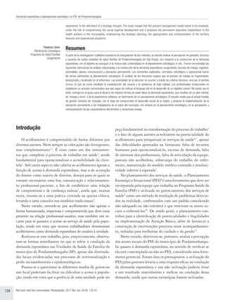 Demanda espontânea e planejamento estratégico no PSF de Pindamonhangaba


                                                 experience, to the detriment of a strategic thought. The study reveals that the present management model needs to be reviewed,
                                                 under the risk of compromising the social regional development and it proposes the permanent education implantation to the
                                                 health workers in the municipality, emphasizing the strategic planning, the appropriation and reinterpretation of the territory
                                                 features and experienced situations.

                              Palabras clave:
                     Planificación Estratégica
                                                 Resumen
                  Programa de Salud Familiar     A partir de la investigación cualitativa basada en la triangulación de los métodos, se decidió evaluar la percepción de gerentes, técnicos
                                 Acogimiento     y usuarios de cuatro unidades de salud familiar de Pindamonhangaba (en São Paulo), con respecto a la conducción de la demanda
                                                 espontánea, con el objetivo de averiguar si la misma está contemplada en el planeamiento estratégico in situ. Fueron encontradas las
                                                 siguientes estructuras de análisis relacionadas a la conducción de la demanda espontánea: acogimiento, proceso de trabajo, registros,
                                                 prioridades, planes, comunicación y educación permanente. Los momentos explicativo, normativo, estratégico y operacional fueron
                                                 los temas pertinentes al planeamiento estratégico. El análisis de los discursos sugiere que el proceso de trabajo es fragmentado,
                                                 jerarquizado y focalizado en el enfermero. Las prioridades de la atención no ocurren a través de criterios técnicos, sino por el sentido
                                                 común, lo que da como resultado la insatisfacción del usuario y la asistencia de baja calidad. Los profesionales involucrados no
                                                 establecen un proceso comunicativo que sea capaz de unificar el lenguaje útil en el desarrollo de un objetivo común. No existe, por lo
                                                 tanto, sinergia en el grupo para el alcance de mejores formas de saber llevar la demanda espontánea, que resultan de un plan mental,
                                                 de “ensayo y error” y de la experiencia cotidiana, en detrimento de un pensamiento estratégico. El estudio revela que el actual modelo
                                                 de gestión necesita ser revisado, con el riego de comprometer el desarrollo social de la región, y propone la implementación de la
                                                 educación permanente a los trabajadores de la salud del municipio, con énfasis en el planeamiento estratégico, en la apropiación y
                                                 reinterpretación de las características del territorio y situaciones vividas.




      Introdução                                                                                peça fundamental na transformação do processo de trabalho5
                                                                                                e o fato de alguns autores acreditarem na potencialidade do
          O acolhimento é compreendido de forma diferente por                                   acolhimento para reorganizar os serviços de saúde6,7, apesar
      diversos autores. Nem sempre as colocações são divergentes,                               das dificuldades apontadas na literatura: falta de recursos
      mas complementares1,2. É visto como um dos instrumen-                                     humanos para operacionalizá-lo, excesso de demanda, falta
      tos que compõem o processo de trabalho em saúde3, sendo                                   de interesse dos profissionais, falta de articulação da equipe,
      fundamental para operacionalizar a acessibilidade da clien-                               postura não acolhedora, sobrecarga do trabalho do enfer-
      tela1. Sob outro aspecto não caberia ao acolhimento apenas a                              meiro, manutenção do modelo médico-centrado e resoluti-
      função de acesso à demanda espontânea, mas o de aceitação                                 vidade inferior à esperada5.
      do doente como sujeito de direitos, desejos para os quais se                                  No planejamento dos serviços de saúde, o Planejamento
      tornam necessários uma boa comunicação e relacionamen-                                    Estratégico Situacional (PES)8 é uma ferramenta que deve ser
      to profissional-paciente, a fim de estabelecer uma relação                                incorporada pela equipe que trabalha no Programa Saúde da
      de compromisso e de confiança mútua2, ainda que, muitas                                   Família (PSF) e utilizada no gerenciamento dos serviços de
      vezes, resume-se a uma prática centrada na queixa clínica,                                saúde9 como um método de resolução de problemas detecta-
      levando a uma consulta nos modelos tradicionais4.                                         dos na realidade, confrontados com um padrão considerado
          Neste estudo, entende-se por acolhimento não apenas a                                 não adequado ou não tolerável e que motivam os atores so-
      forma humanizada, respeitosa e comprometida que deve estar                                ciais a enfrentá-los10. De modo geral, o planejamento con-
      presente na relação profissional-usuário, mas também um re-                               tribui para a identificação de potencialidades e fragilidades
      curso para se garantir o acesso ao serviço de saúde pela popu-                            na implementação da Atenção Básica, além de favorecer a
      lação, tendo em vista que muitos trabalhadores denominam                                  construção de intervenções positivas nesse acompanhamen-
      acolhimento como demanda espontânea do usuário à unidade.                                 to, voltadas para melhorias do cuidado e da gestão11.
          Realizou-se este trabalho, pois, empiricamente, observa-                                  Neste estudo, objetivou-se, portanto, avaliar a percepção
      ram-se formas semelhantes no que se refere à condução da                                  dos atores sociais do PSF do município de Pindamonhanga-
      demanda espontânea nas Unidades de Saúde da Família do                                    ba quanto à demanda espontânea, no sentido de verificar se
      município de Pindamonhangaba (SP), apesar das diversida-                                  ela está contemplada ou não no PES, considerado uma ferra-
      des locais evidenciadas nos processos de territorialização e                              menta gerencial. Foram dois os pressupostos: a utilização do
      perfis socioambientais e epidemiológicos.                                                 PES pelos gestores levaria a uma resposta eficaz na condução
          Passou-se a questionar se diferentes modos de gerenciar                               da demanda espontânea e sua não utilização poderia levar
      um local poderiam facilitar ou dificultar o acesso à popula-                              a um resultado insatisfatório e ineficaz na condução dessa
      ção, tendo em vista que a gerência de uma unidade pode ser                                demanda, ainda que outras estratégias fossem utilizadas.


134   Rev bras med fam comunidade. Florianópolis, 2011 Abr-Jun; 6(19): 133-41.
 