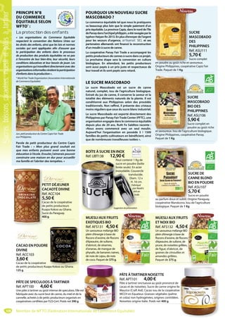 PRINCIPE N°8
DU COMMERCE
ÉQUITABLE SELON
WFTO*
 :
La protection des enfants
«  Les organisations du Commerce Equitable
respectent la convention des Nations Unies sur
les droits des enfants, ainsi que les lois et normes
sociales qui sont appliquées afin d’assurer que
la participation des enfants dans le processus
de production des produits équitables ne va pas
à l’encontre de leur bien-être, leur sécurité, leurs
conditions éducatives et leur besoin de jouer. Les
organisationsquitravaillentdirectementavecdes
organisationsinformellesrévèlentlaparticipation
d’enfantsdanslaproduction ».
* World Fair Trade Organization (Association Internationale
de Commerce Equitable)
Parole de petit producteur du Centre Capiz
Fair Trade  : «  Mon plus grand souhait est
que mes enfants puissent avoir une bonne
éducation à l’école. Ensuite j’aimerais pouvoir
construire une maison en dur pour accueillir
ma famille et l’abriter des tempêtes. »
POURQUOI UN NOUVEAU SUCRE
MASCOBADO ?
Le commerce équitable tel que nous le pratiquons
va beaucoup plus loin que le simple paiement d’un
prix équitable. La province Capiz, dans le nord de l’Ile
dePanaydansl’archipelphilippin,aétéravagéeparle
typhon Haiyan fin 2013. En plus d’envoyer de l’argent
pour les secours d’urgence, artisanat SEL et ses
partenaires allemands ont financé la reconstruction
d’un moulin à sucre de canne.
La coopérative Panay Fair Trade a accompagné les
petits producteurs de cannes à sucre dans ce projet.
La prochaine étape sera la conversion en culture
biologique. En attendant, les petits producteurs
sont aussi payés à un prix juste et respectueux de
leur travail et ils sont payés sans retard.
LE SUCRE MASCOBADO
Le sucre Mascobado est un sucre de canne
naturel, complet, issu de l’agriculture biologique.
Extrait du jus de canne, il conserve la saveur et la
totalité des éléments naturels de la plante. Il est
conditionné aux Philippines selon des procédés
traditionnels. Non raffiné, il présente des cristaux
moins réguliers que ceux du sucre blanc industriel.
Le sucre Mascobado est exporté directement des
Philippines par Panay FairTrade Center (PFTC), une
organisation engagée dans le commerce équitable
depuis plus de 20 ans. Ruth Fe Salditos raconte :
«Nous avons commencé avec un seul moulin.
Aujourd’hui l’organisation en possède 5 ! 1500
familles de petits cultivateurs en bénéficient, ainsi
que de nombreuses travailleuses isolées ».
Jun, petit producteur du Centre Capiz Fair Trade
aux Philippines.
f
108
SUCRE
MASCOBADO
DES
PHILIPPINES
Réf. ASU111
5,70 €
Sucre complet
en poudre au goût riche et savoureux.
Origine Philippines, coopérative Capiz Fair
Trade. Paquet de 1 Kg.
S
M
D
P
R
5
S
en poudre au goût riche et s
SUCRE
MASCOBADO
BIO DES
PHILIPPINES
Réf. ASU106
5,90 €
Sucre complet en
poudre au goût riche
et savoureux. Issu de l’agriculture biologique.
Origine Philippines, coopérative Panay.
Paquet de 1 Kg.
S
M
B
P
R
5
Su
po
et savoureux. Issu de l’agric
SUCRE DE
CANNE BLOND
BIO EN POUDRE
Réf. ASU107
5,70 €
Sucre en poudre
au parfum doux et subtil. Origine Paraguay,
coopérative Manduvira. Issu de l’agriculture
biologique. Paquet de 1 Kg.
S
C
B
R
5
S
au parfum doux et subtil. O
CACAO EN POUDRE
DIVINE
Réf. ACC103
3,60 €
Cacao de la coopérative
de petits producteurs Kuapa Kokoo au Ghana.
125 g.
pa Kokoo au Ghana
PETIT DÉJEUNER
CACAOTÉ DIVINE
Réf. ACC104
5,50 €
Cacao de la coopérative
de petits producteurs
Kuapa Kokoo au Ghana.
Sucre du Paraguay.
400 g.
P
C
R
5
C
d
K
S
4 MUESLI AUX FRUITS
EXOTIQUES BIO
Réf. AFS131 4,50 €
Un savoureux mélange BIO
plein d’énergie à base de
flocons d’avoine, de flocons
d’épeautre, de sultane,
d’abricot, de sésames,
d’ananas, de mangue de
physalis, de bananes naines,
de noix de cajou, de noix
de coco. Paquet de 375 g.
MUESLI AUX FRUITS
ET NOIX BIO
Réf. AFS132 4,50 €
Un savoureux mélange BIO
plein d’énergie à base de
flocons d’avoine, de flocons
d’épeautre, de sultane, de
prune, de noisettes grillées,
de figue, d’abricot, de
graines de citrouilles et
amandes grillées.
Paquet de 375 g.
S
€
O
s
PÂTE DE SPECULOOS ÀTARTINER
Réf. APT100 4,60 €
Une pâte à tartiner au goût intense de speculoos. Elle est
fabriquée avec du sucre brut de canne, du miel et de la
cannelle, achetés à de petits producteurs organisés en
coopératives certifiées par FLO-Cert. Poids net 390 g.
t
PÂTE ÀTARTINER NOISETTE
Réf. APT101 4,00 €
Pâte à tartiner onctueuse au goût prononcé de
cacao et de noisettes. Sucre de canne origine Ile
Maurice (Craft Aid). Cacao issu de la coopérative
MCCH en Equateur. Graisses végétales (palme
et colza) non hydrogénées, origines contrôlées.
Noisettes origine Italie. Poids net 400 g.
BOÎTE À SUCRE EN INOX
Réf. UBT138 12,90 €
Peut contenir 1 Kg de
sucre en poudre (boîte
livrée seule). En acier
inoxydable. Couvercle
translucide.
Diam. 12 x
H. 16 cm.
Fabriqué
par Noah’s
Ark en
Inde.
Peut contenir 1 Kg
sucre en poudre (
livrée seule). En ac
inoxydable. Couv
transluc
Diam.
H. 16
Fabriq
par N
Ark
Ind
Suggestiondeprésentation
Membre de WFTO (Fédération Internationale de Commerce Equitable)
Sucres,boissonscacaotées,mueslietpâtesàtartiner
 