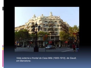 Vista externa e frontal da Casa Milá (1905-1910), de Gaudi,
em Barcelona.
 