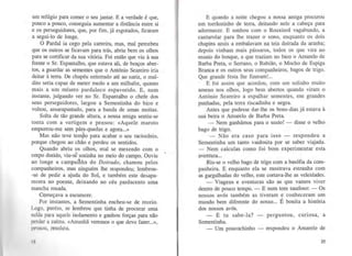 um refúgio para comer o seu jantar. E a verdade é que,
pouco a pouco, conseguia aumentar a distância entre si
e os perseguidores, que, por fim, já esgotados, ficaram
a segui-lo de longe.
O Pardal ia cego pela carreira, mas, mal percebeu
que os outros se ficavam para trás, abriu bem os olhos
para se certificar da sua vitória. Foi então que viu à sua
frente o Sr. Espantalho, que estava ali, de braços aber-
tos, a guardar as sementes que o António Seareiro iria
deitar à terra. De chapéu enterrado até ao nariz, o mal-
dito seria capaz de meter medo a um milhafre, quanto
mais a um mísero pardaleco espavorido. E, num
instante, julgando ver no Sr. Espantalho o chefe dos
seus perseguidores, largou a Sementinha do bico e
voltou, assarapantado, para a banda de umas moitas.
Solta de tão grande altura, a nossa amiga sentiu-se
tonta com a vertigem e pensou: «Aquele maroto
empurrou-me sem pára-quedas e agora...»
Mas não teve tempo para acabar o seu raciocínio,
porque chegou ao chão e perdeu os sentidos.
Quando abriu os olhos, mal se mexendo com o
corpo dorido, viu-sé' sozinha no meio do campo. Ouviu
ao longe a campaihha do Doirado, chamou pelos
companheiros, mas ninguém lhe respondeu; lembrou-
-se de pedir a ajuda do Sol, e também este desapa-
recera no poente, deixando no céu pardacento uma
mancha rosada.
Começava a escurecer.
Por instantes, a Sementinha encheu-se de receio.
I.ogo, porém, se lembrou que tinha de procurar uma
sufda para aquele isolamento e ganhou forças para não
pl•rdcr a calma. «Amanhã veremos o que devo fazer...»,
P''llsou, resoluta.
E quando a noite chegou a nossa amiga procurou
um torrãozinho de terra, deitando nele a cabeça para
adormecer. E sonhou com o Rouxinol vagabundo, a
cantarolar para lhe trazer o sono, enquanto os dois
chapins azuis a embalavam na teia doirada da aranha;
depois vinham mais pássaros, todos os que vira no
ensaio do bosque, e que traziam no bico o Amarelo de
Barba Preta, o Serrano, o Rubião, o Mocho de Espiga
Branca e os outros seus companheiros, bagos de trigo.
Que grande festa lhe fizeram!...
E foi assim que acordou, com um solinho muito
ameno nos olhos, logo bem abertos quando viram o
António Seareiro a espalhar sementes, em grandes
punhadas, pela terra riscadinha e negra.
Antes que pudesse dar-lhe os bons-dias já estava à
sua beira o Amarelo de Barba Preta.
- Nem ganhámos para o susto! - disse o velho
bago de trigo.
- Não era caso para isso - respondeu a
Sementinha um tanto vaidosita por se saber viajada.
- Nem calculas como foi bom experimentar esta
aventura...
Riu-se o velho bago de trigo com a basófia da com-
panheira. E enquanto ela se mostrava estranha com
as gargalhadas do velho, este cortava-lhe as veleidades.
- Viagens e aventuras são as que vamos viver
dentro de pouco tempo. - E num tom saudoso: - Os
nossos avós também as tiveram e conheceram um
mundo bem diferente do nosso... É bonita a história
dos nossos avós.
- E tu sabe-la? - perguntou, curiosa, a
Sementinha.
-Um poucochinho - respondeu o Amarelo de
25
 