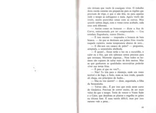 1
não deixam que vocês lá consigam viver. O trabalho
desta escola consiste em prepará-las para as regiões que
precisam de trigo, e que o não têm, ou para aquelas
onde o tempo as enfraquece e mata. Agora vocês são
irmãs, muito parecidas umas com as outras. Mas
quando saírem daqui, com o vosso curso acabado, cada
uma será diferente.
- Assim como os homens - disse a Asa de
Corvo, entusiasmada por ter compreendido. - Uns
estudam Engenharia, outros Direito...
- É isso mesmo - respondeu o homem de bata
branca. -As que se destinam aos países frios viverão
naquele canteiro, numa temperatura abaixo de zero...
- E dão-nos um casaco de peles? - perguntou,
arrepiada, a sementinha abelhuda.
- É quase!... Essas terão a luz ou a escuridão, o
calor ou o frio, que nós sabemos serem precisos para
que resistam. Morrerão algumas... Nem todos os ho-
mens são capazes de saltar mais de dois metros. Mas
as que ganharem as qualidades necessárias poderão
viver nas terras frias.
- É para aí que eu vou?!...
- Não! Tu irás para o Alentejo, onde um vento
terrível e de fogo, o Suão, mata as tuas irmãs, quando
ali chega, em princípios de Junho...
- Mas eu vou morrer! - disse, angustiada, a filha
da Sementinha.
- Talvez não... É por isso que estás neste curso
de Ginástica. Precisas de correr muito, de ser mais
veloz do que o tempo. Terás de vencer o Vento Suão
e o Calor, que desidrata as plantas e engelha os grãos
na última fase. É uma tarefa difícil, mas por isso
mesmo vale a pena...
65
 