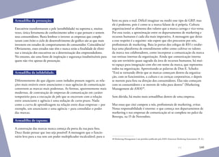 149
Armadilha da presunção.
Executivos transformaram a pele (sensibilidade) na suprema e, muitas
vezes, única ferramenta de conhecimento sobre o que pensam e sentem
seus consumidores. Basta lembrar o inverso: as empresas que comple-
taram com êxito o ciclo de desenvolvimento do gráfico são as que mais
investem em estudos de comportamento do consumidor. Coincidência?
Obviamente, esses estudos não têm e nunca terão a finalidade de elimi-
nar a intuição dos executivos ou a determinação dos empreendedores.
No entanto, são uma fonte de inspiração e segurança insubstituíveis para
quem não vive apenas de presunção.
Armadilha da infidelidade.
Diferentemente do que alguns casos isolados possam sugerir, as rela-
ções mais estáveis entre anunciantes e suas agências de comunicação
constroem as marcas mais poderosas. As formas, aparentemente mais
modernas, de contratação de empresas de comunicação em caráter
temporário para a execução de jobs que se encerram com a relação
entre anunciante e agência é uma sedução de curto prazo. Nada
como a curva de aprendizagem na relação entre duas empresas – por
exemplo, um anunciante e uma agência – para consolidar o poder
das marcas.
Armadilha do tapume.
A construção das marcas nunca começa da porta da rua para fora.
Doce ilusão pensar que isso seja possível! A mensagem que o funcio-
nário leva para a rua tem um poder multiplicador incalculável, para o
bem ou para o mal. Difícil imaginar ou medir esse tipo de GRP, mas
ele é poderoso, pois é como se a marca falasse de si própria. Cultura
organizacional se alimenta dos valores que a marca carrega e vice-versa.
Por essa razão, a aproximação entre os departamentos de marketing e
recursos humanos é cada dia mais imperativa. A mensagem que deixo
a esse respeito é a seguinte: não espere que eles procurem por nós,
profissionais de marketing. Bata às portas dos colegas de RH e estabe-
leça uma plataforma de entendimento sobre como cultivar os valores
da marca nos colaboradores, como incorporar a comunicação da marca
nas rotinas internas da organização. Ainda que comunicação interna
seja um território quase sagrado da área de recursos humanos, há mui-
to espaço para integração com eles em nome da marca, que representa
todos na organização. Aproveitando as palavras de Don E. Schultz:
“Está se tornando óbvio que as marcas começam dentro da organiza-
ção, com os funcionários, a cultura e as crenças corporativas, e depois
se movem para fora na direção dos consumidores. Elas não começam
com os consumidores e se movem de volta para dentro” (Marketing
Management da AMA)30
.
Sem dúvida, há muito mais armadilhas dentro de uma empresa.
Mas essas que citei compete a nós, profissionais de marketing, evitar.
Nossa responsabilidade é enorme: o que começa nos departamentos de
marketing e nas empresas de comunicação só se completa no palco da
Bovespa, na 15 de Novembro.
30	Marketing Management é um periódico publicado pela AMA (American Marketing Association). (N. E.)
 