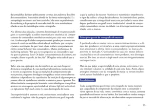 35
das armadilhas de frases politicamente corretas, dos pudores e dos álibis
dos consumidores, é necessário abordá-los de forma muito especial. E a
antropologia nos mostra um bom caminho. Mas entre os profissionais
de marketing e de pesquisa de mercado ainda há certa resistência em
relação ao uso de metodologias como a etnografia.
Nas últimas duas décadas, a enorme disseminação de recursos tecnoló-
gicos e o acesso rápido a análises matemáticas e estatísticas de compor-
tamento do consumidor contribuíram muito para criar essas resistên-
cias. A sobrecarga de dados comportamentais gerados por scanners em
pontos de venda ou medidas sofisticadas de audiência, por exemplo,
criaram o sentimento de que é mais eficaz avaliar o comportamento
efetivo (actual behavior) dos consumidores. Muitos profissionais de
marketing opinam: “Por que eu vou perguntar ao consumidor o que
ele quer ou pretende fazer? Os dados comportamentais de scanners, por
exemplo, dizem o que ele, de fato, faz”. O bigdata teria tudo de que a
gente precisa.
Talvez seja essa a principal raiz da resistência ao uso mais frequente
de técnicas etnográficas. E, para justificar tal resistência, muitas vezes
se recorre ao argumento de que as medições de comportamento são
mais precisas, enquanto abordagens etnográficas seriam essencialmente
subjetivas e dependentes da experiência e da intuição de algumas poucas
pessoas, além de apoiadas em métodos artesanais e pouco rigorosos. Em
última instância, essa oposição levantada contra abordagens etnográficas
apoia-se em uma suposta superioridade de técnicas high-tech sobre técni-
cas tipicamente high-touch, como é o caso da etnografia de marca.
Essa superioridade é aparente e está, muitas vezes, enraizada em uma
tradicional e ingênua visão da pesquisa qualitativa em geral, segundo
a qual a ausência de recursos estatísticos e matemáticos empobreceria
o rigor da análise e a força das descobertas. Ao contrário disso, porém,
consideramos que a etnografia de marca em particular (e outras abor-
dagens qualitativas em geral) tem a insubstituível virtude de compre-
ender consumidores em sua totalidade e os drivers que sustentam sua
relação com as marcas.
Princípios gerais de etnografia de marca:
A paridade cada vez maior entre as características técnicas e as fí-
sicas dos produtos e serviços leva a uma conexão progressivamente
mais emocional e afetiva entre os consumidores e as marcas dis-
poníveis no mercado. O consumidor faz cada vez menos diferen-
ciações físicas ou de características entre produtos, mas distingue
marcas. Por isso, as técnicas high-touch crescem obrigatoriamente
em importância.
Mais do que julgar a superioridade de uma técnica sobre outra, é pre-
ciso entender o alcance e a utilidade de cada uma delas. Assim, alguns
princípios orientam o uso da etnografia de marca e a tornam insubsti-
tuível para as finalidades a que se propõem.
Envolvimento
Todas as experiências que tivemos com etnografia de marca mostram
que a capacidade de compreensão das relações entre o consumidor e
vários aspectos de sua vida, como a convivência com as marcas, aumenta
quando ele está imerso em seu habitat. Em lares onde se conduz etnogra-
fia para o mercado de alimentação, são observados comportamentos de
 