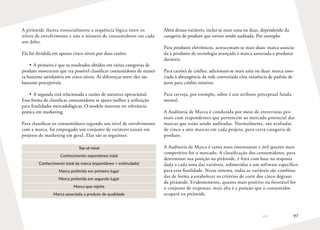 97
A pirâmide ilustra essencialmente a sequência lógica entre os
níveis de envolvimento e não o número de consumidores em cada
um deles.
Ela foi dividida em apenas cinco níveis por duas razões:
•	A primeira é que os resultados obtidos em várias categorias de
produto mostraram que era possível classificar consumidores de manei-
ra bastante satisfatória em cinco níveis. As diferenças entre eles são
bastante perceptíveis.
•	A segunda está relacionada a razões de natureza operacional.
Essa forma de classificar consumidores se ajusta melhor à utilização
para finalidades mercadológicas. O modelo mostrou ter relevância
prática em marketing.
Para classificar os consumidores segundo seu nível de envolvimento
com a marca, foi empregado um conjunto de variáveis usuais em
projetos de marketing em geral. Elas são as seguintes:
Top-of-mind
Conhecimento espontâneo total
Conhecimento total da marca (espontâneo + estimulado)
Marca preferida em primeiro lugar
Marca preferida em segundo lugar
Marca que rejeita
Marca associada a produto de qualidade
Além dessas variáveis, inclui-se mais uma ou duas, dependendo da
categoria de produto que estiver sendo auditada. Por exemplo:
Para produtos eletrônicos, acrescentam-se mais duas: marca associa-
da a produtos de tecnologia avançada e marca associada a produtos
duráveis.
Para cartões de crédito, adicionam-se mais uma ou duas: marca asso-
ciada à abrangência da rede conveniada e/ou existência de padrão de
juros para crédito rotativo.
Para cerveja, por exemplo, sabor é um atributo perceptual funda-
mental.
A Auditoria de Marca é conduzida por meio de entrevistas pes-
soais com respondentes que pertencem ao mercado potencial das
marcas que estão sendo auditadas. Normalmente, são avaliadas
de cinco a oito marcas em cada projeto, para certa categoria de
produto.
A Auditoria de Marca é tanto mais interessante e útil quanto mais
competitivo for o mercado. A classificação dos consumidores, para
determinar sua posição na pirâmide, é feita com base na resposta
dada a cada uma das variáveis, submetidas a um software específico
para essa finalidade. Nesse sistema, todas as variáveis são combina-
das de forma a estabelecer os critérios de corte dos cinco degraus
da pirâmide. Evidentemente, quanto mais positivo ou favorável for
o conjunto de respostas, mais alta é a posição que o consumidor
ocupará na pirâmide.
 