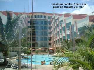 Uno de los hoteles frente a la
plaza de comidas y el mar
