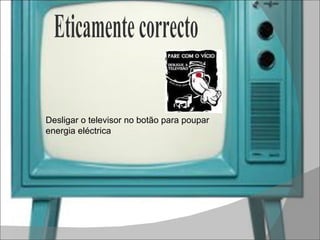 Desligar o televisor no botão para poupar energia eléctrica Eticamente correcto 