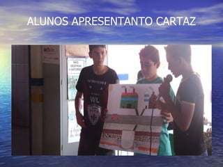 ALUNOS APRESENTANTO CARTAZ 