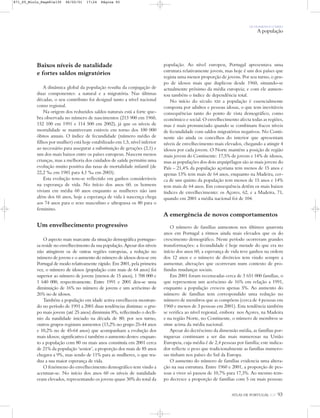 Baixos níveis de natalidade
e fortes saldos migratórios
A dinâmica global da população resulta da conjugação de
duas componentes: a natural e a migratória. Nas últimas
décadas, o seu contributo foi desigual tanto a nível nacional
como regional.
Na origem dos reduzidos saldos naturais está a forte que-
bra observada no número de nascimentos (213 900 em 1960,
152 100 em 1991 e 114 500 em 2002), já que os níveis de
mortalidade se mantiveram estáveis em torno dos 100 000
óbitos anuais. O índice de fecundidade (número médio de
filhos por mulher) está hoje estabilizado em 1,5, nível inferior
ao necessário para assegurar a substituição de gerações (2,1) e
um dos mais baixos entre os países europeus. Nascem menos
crianças, mas a melhoria dos cuidados de saúde permitiu uma
evolução muito positiva das taxas de mortalidade infantil (de
22,2 ‰ em 1981 para 4,1 ‰ em 2003).
Esta evolução tem-se reflectido em ganhos consideráveis
na esperança de vida. No ínício dos anos 60, os homens
viviam em média 60 anos enquanto as mulheres não iam
além dos 66 anos, hoje a esperança de vida à nascença chega
aos 74 anos para o sexo masculino e ultrapassa os 80 para o
feminino.
Um envelhecimento progressivo
O aspecto mais marcante da situação demográfica portugue-
sa reside no envelhecimento da sua população. Apesar dos níveis
não atingirem os de outras regiões europeias, a redução no
número de jovens e o aumento do número de idosos deu-se em
Portugal de modo relativamente rápido. Em 2001, pela primeira
vez, o número de idosos (população com mais de 64 anos) foi
superior ao número de jovens (menos de 15 anos), 1 708 000 e
1 640 000, respectivamente. Entre 1991 e 2001 deu-se uma
diminuição de 16% no número de jovens e um acréscimo de
26% no de idosos.
Também a população em idade activa envelheceu mostran-
do no período de 1991 a 2001 duas tendências distintas: o gru-
po mais jovem (até 25 anos) diminuiu 8%, reflectindo o declí-
nio da natalidade iniciado na década de 80; por seu turno,
outros grupos registam aumentos (13,2% no grupo 25-44 anos
e 10,2% no de 45-64 anos) que acompanham a evolução dos
mais idosos; significativo é também o aumento destes: enquan-
to a população com 80 ou mais anos constituía em 2001 cerca
de 21% da população ‘senior’, a proporção dos mais de 85 anos
chegava a 9%, mas sendo de 11% para as mulheres, o que tra-
duz a sua maior esperança de vida.
O fenómeno do envelhecimento demográfico tem vindo a
acentuar-se. No início dos anos 60 os níveis de natalidade
eram elevados, representando os jovens quase 30% do total da
população. Ao nível europeu, Portugal apresentava uma
estrutura relativamente jovem, mas hoje é um dos países que
regista uma menor proporção de jovens. Por seu turno, o gru-
po de idosos mais que duplicou desde 1960, situando-se
actualmente próximo da média europeia; e com ele aumen-
tou também o índice de dependência total.
No início do século XXI a população é essencialmente
composta por adultos e pessoas idosas, o que tem inevitáveis
consequências tanto do ponto de vista demográfico, como
económico e social. O envelhecimento afecta todas as regiões,
mas é mais pronunciado quando se combinam fracos níveis
de fecundidade com saldos migratórios negativos. No Conti-
nente são ainda os concelhos do interior que apresentam
níveis de envelhecimento mais elevados, chegando a atingir 4
idosos por cada jovem. O Norte mantém a posição de região
mais jovem do Continente: 17,5% de jovens e 14% de idosos,
mas as populações dos dois arquipélagos são as mais jovens do
País – 21,4% da população açoriana tem menos de 15 anos e
apenas 13% tem mais de 64 anos, enquanto na Madeira, cer-
ca de um quinto da população tem menos de 15 anos e 14%
tem mais de 64 anos. Em consequência detêm os mais baixos
índices de envelhecimento: os Açores, 62, e a Madeira, 71,
quando em 2001 a média nacional foi de 104.
A emergência de novos comportamentos
O número de famílias aumentou nos últimos quarenta
anos em Portugal a ritmos ainda mais elevados que os do
crescimento demográfico. Neste período ocorreram grandes
transformações: a fecundidade é hoje metade do que era no
início dos anos 60, a esperança de vida teve ganhos na ordem
dos 12 anos e o número de divórcios tem vindo sempre a
aumentar, alterações que ocorreram num contexto de pro-
fundas mudanças sociais.
Em 2001 foram recenseadas cerca de 3 651 000 famílias, o
que representou um acréscimo de 16% em relação a 1991,
enquanto a população cresceu apenas 5%. Ao aumento do
número de famílias tem correspondido uma redução no
número de membros que as compõem (cerca de 4 pessoas em
1960 e menos de 3 pessoas em 2001). Esta tendência também
se verifica ao nível regional, embora nos Açores, na Madeira
e na região Norte, no Continente, o número de membros se
situe acima da média nacional.
Apesar do decréscimo da dimensão média, as famílias por-
tuguesas continuam a ser das mais numerosas na União
Europeia, cuja média é de 2,4 pessoas por família; este indica-
dor reflecte o peso que tradicionalmente as famílias numero-
sas tinham nos países do Sul da Europa.
O aumento do número de famílias evidencia uma altera-
ção na sua estrutura. Entre 1960 e 2001, a proporção de pes-
soas a viver só passou de 10,7% para 17,3%. Ao mesmo tem-
po decresce a proporção de famílias com 5 ou mais pessoas:
OS HOMENS E O MEIO
A população
ATLAS DE PORTUGAL IGP 93
871_05_Miolo_Pags81a130 06/02/01 17:24 Página 93
 