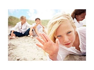 Badanie JudithFeeney i PatriciiNoller (1990) Badaczki stwierdziły, że:osoby dorosłe, których styl przywiązywania się oparty jest na poczuciu bezpieczeństwa, określały swoje wczesne relacje z rodzicami jako dobre, a będąc dorosłymi, miały najdłuższe — w odniesieniu do całej próby badanych — stałe związki uczuciowe. Osoby z lękowo-ambiwalentnym stylem przywiązywania się opisywały, że jako dzieci nie czuły się wspierane przez swoich rodziców, a ich późniejsze związki uczuciowe trwały najkrócej w odniesieniu do całej próby badanych. Osoby ze stylem przywiązywania się opartym na unikaniu twierdziły, że pomiędzy nimi a rodzicami istniał duży dystans i że im nie ufały, jako dorośli zaś albo nigdy nie byli zakochani, albo nie byli zakochani w trakcie prowadzonego badania. Ich związki uczuciowe były też najsłabsze. 