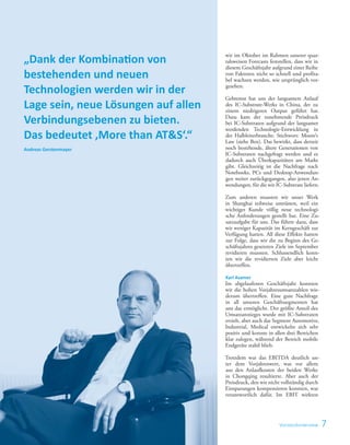 7
wir im Oktober im Rahmen unserer quar-
talsweisen Forecasts feststellen, dass wir in
diesem Geschäftsjahr aufgrund einer Reihe
von Faktoren nicht so schnell und profita-
bel wachsen werden, wie ursprünglich vor-
gesehen.
Gebremst hat uns der langsamere Anlauf
des IC-Substrate-Werks in China, der zu
einem niedrigeren Output geführt hat.
Dazu kam der zunehmende Preisdruck
bei IC-Substraten aufgrund der langsamer
werdenden Technologie-Entwicklung in
der Halbleiterbranche. Stichwort: Moore’s
Law (siehe Box). Das bewirkt, dass derzeit
noch bestehende, ältere Generationen von
IC-Substraten nachgefragt werden und es
dadurch auch Überkapazitäten am Markt
gibt. Gleichzeitig ist die Nachfrage nach
Notebooks, PCs und Desktop-Anwendun-
gen weiter zurückgegangen, also jenen An-
wendungen, für die wir IC-Substrate liefern.
Zum anderen mussten wir unser Werk
in Shanghai teilweise umrüsten, weil ein
wichtiger Kunde völlig neue technologi-
sche Anforderungen gestellt hat. Eine Zu-
satzaufgabe für uns. Das führte dazu, dass
wir weniger Kapazität im Kerngeschäft zur
Verfügung hatten. All diese Effekte hatten
zur Folge, dass wir die zu Beginn des Ge-
schäftsjahres gesetzten Ziele im September
revidieren mussten. Schlussendlich konn-
ten wir die revidierten Ziele aber leicht
übertreffen.
Karl Asamer
Im abgelaufenen Geschäftsjahr konnten
wir die hohen Vorjahresumsatzzahlen wie-
derum übertreffen. Eine gute Nachfrage
in all unseren Geschäftssegmenten hat
uns das ermöglicht. Der größte Anteil des
Umsatzanstieges wurde mit IC-Substraten
erzielt, aber auch das Segment Automotive,
Industrial, Medical entwickelte sich sehr
positiv und konnte in allen drei Bereichen
klar zulegen, während der Bereich mobile
Endgeräte stabil blieb.
Trotzdem war das EBITDA deutlich un-
ter dem Vorjahreswert, was vor allem
aus den Anlaufkosten der beiden Werke
in Chongqing resultierte. Aber auch der
Preisdruck, den wir nicht vollständig durch
Einsparungen kompensieren konnten, war
verantwortlich dafür. Im EBIT wirkten
Vorstandsinterview
„Dank der Kombination von
bestehenden und neuen
Technologien werden wir in der
Lage sein, neue Lösungen auf allen
Verbindungsebenen zu bieten.
Das bedeutet ,More than AT&S‘.“
Andreas Gerstenmayer
 