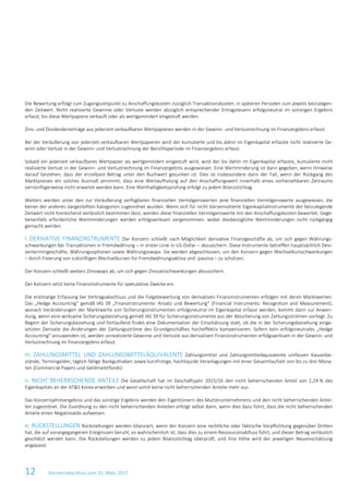 12 Konzernabschluss zum 31. März 2017
Die Bewertung erfolgt zum Zugangszeitpunkt zu Anschaffungskosten zuzüglich Transaktionskosten, in späteren Perioden zum jeweils beizulegen-
den Zeitwert. Nicht realisierte Gewinne oder Verluste werden abzüglich entsprechender Ertragsteuern erfolgsneutral im sonstigen Ergebnis
erfasst, bis diese Wertpapiere verkauft oder als wertgemindert eingestuft werden.
Zins- und Dividendenerträge aus jederzeit verkaufbaren Wertpapieren werden in der Gewinn- und Verlustrechnung im Finanzergebnis erfasst.
Bei der Veräußerung von jederzeit verkaufbaren Wertpapieren wird der kumulierte und bis dahin im Eigenkapital erfasste nicht realisierte Ge-
winn oder Verlust in der Gewinn- und Verlustrechnung der Berichtsperiode im Finanzergebnis erfasst.
Sobald ein jederzeit verkaufbares Wertpapier als wertgemindert eingestuft wird, wird der bis dahin im Eigenkapital erfasste, kumulierte nicht
realisierte Verlust in der Gewinn- und Verlustrechnung im Finanzergebnis ausgewiesen. Eine Wertminderung ist dann gegeben, wenn Hinweise
darauf bestehen, dass der erzielbare Betrag unter den Buchwert gesunken ist. Dies ist insbesondere dann der Fall, wenn der Rückgang des
Marktpreises ein solches Ausmaß annimmt, dass eine Wertaufholung auf den Anschaffungswert innerhalb eines vorhersehbaren Zeitraums
vernünftigerweise nicht erwartet werden kann. Eine Werthaltigkeitsprüfung erfolgt zu jedem Bilanzstichtag.
Weiters werden unter den zur Veräußerung verfügbaren finanziellen Vermögenswerten jene finanziellen Vermögenswerte ausgewiesen, die
keiner der anderen dargestellten Kategorien zugeordnet wurden. Wenn sich für nicht börsennotierte Eigenkapitalinstrumente der beizulegende
Zeitwert nicht hinreichend verlässlich bestimmen lässt, werden diese finanziellen Vermögenswerte mit den Anschaffungskosten bewertet. Gege-
benenfalls erforderliche Wertminderungen werden erfolgswirksam vorgenommen, wobei diesbezügliche Wertminderungen nicht rückgängig
gemacht werden.
l. DERIVATIVE FINANZINSTRUMENTE Der Konzern schließt nach Möglichkeit derivative Finanzgeschäfte ab, um sich gegen Währungs-
schwankungen bei Transaktionen in Fremdwährung – in erster Linie in US-Dollar – abzusichern. Diese Instrumente betreffen hauptsächlich Devi-
sentermingeschäfte, Währungsoptionen sowie Währungsswaps. Sie werden abgeschlossen, um den Konzern gegen Wechselkursschwankungen
– durch Fixierung von zukünftigen Wechselkursen für Fremdwährungsaktiva und -passiva – zu schützen.
Der Konzern schließt weiters Zinsswaps ab, um sich gegen Zinssatzschwankungen abzusichern.
Der Konzern setzt keine Finanzinstrumente für spekulative Zwecke ein.
Die erstmalige Erfassung bei Vertragsabschluss und die Folgebewertung von derivativen Finanzinstrumenten erfolgen mit deren Marktwerten.
Das „Hedge Accounting“ gemäß IAS 39 „Finanzinstrumente: Ansatz und Bewertung“ (Financial Instruments: Recognition and Measurement),
wonach Veränderungen der Marktwerte von Sicherungsinstrumenten erfolgsneutral im Eigenkapital erfasst werden, kommt dann zur Anwen-
dung, wenn eine wirksame Sicherungsbeziehung gemäß IAS 39 für Sicherungsinstrumente aus der Absicherung von Zahlungsströmen vorliegt. Zu
Beginn der Sicherungsbeziehung und fortlaufend findet eine Dokumentation der Einschätzung statt, ob die in der Sicherungsbeziehung einge-
setzten Derivate die Änderungen der Zahlungsströme des Grundgeschäftes hocheffektiv kompensieren. Sofern kein erfolgsneutrales „Hedge
Accounting“ anzuwenden ist, werden unrealisierte Gewinne und Verluste aus derivativen Finanzinstrumenten erfolgswirksam in der Gewinn- und
Verlustrechnung im Finanzergebnis erfasst.
m. ZAHLUNGSMITTEL UND ZAHLUNGSMITTELÄQUIVALENTE Zahlungsmittel und Zahlungsmitteläquivalente umfassen Kassenbe-
stände, Termingelder, täglich fällige Bankguthaben sowie kurzfristige, hochliquide Veranlagungen mit einer Gesamtlaufzeit von bis zu drei Mona-
ten (Commercial Papers und Geldmarktfonds).
n. NICHT BEHERRSCHENDE ANTEILE Die Gesellschaft hat im Geschäftsjahr 2015/16 den nicht beherrschenden Anteil von 1,24 % des
Eigenkapitals an der AT&S Korea erworben und weist somit keine nicht beherrschenden Anteile mehr aus.
Das Konzernjahresergebnis und das sonstige Ergebnis werden den Eigentümern des Mutterunternehmens und den nicht beherrschenden Antei-
len zugeordnet. Die Zuordnung zu den nicht beherrschenden Anteilen erfolgt selbst dann, wenn dies dazu führt, dass die nicht beherrschenden
Anteile einen Negativsaldo aufweisen.
o. RÜCKSTELLUNGEN Rückstellungen werden bilanziert, wenn der Konzern eine rechtliche oder faktische Verpflichtung gegenüber Dritten
hat, die auf vorangegangenen Ereignissen beruht, es wahrscheinlich ist, dass dies zu einem Ressourcenabfluss führt, und dieser Betrag verlässlich
geschätzt werden kann. Die Rückstellungen werden zu jedem Bilanzstichtag überprüft, und ihre Höhe wird der jeweiligen Neueinschätzung
angepasst.
 