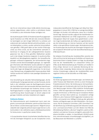 AT&S LAGEBERICHT 2019/20 FIRST CHOICE
FOR ADVANCED APPLICATIONS
159
den für ein Unternehmen dieser Größe übliche Versicherungs-
polizzen abgeschlossen, sofern solche zu vertretbaren Kosten
im Verhältnis zu den drohenden Risiken verfügbar sind.
Die Ausbreitung der COVID-19-Pandemie beeinflusst gegenwär-
tig die Produktion von AT&S. Mit dem Ziel, einerseits Mitarbei-
ter bestmöglich vor dem Erreger SARS-CoV-2 zu schützen und
andererseits den laufenden Betrieb aufrechtzuerhalten, um da-
mit Arbeitsplätze zu sichern, wurden zahlreiche Schutzmaßnah-
men getroffen. AT&S greift dabei auf den reichen Erfahrungs-
schatz aus China zurück, wo das Unternehmen wertvolle Er-
kenntnisse im Umgang mit der außergewöhnlichen Situation
gewonnen hat. Die in China getroffen Maßnahmen werden
auch in den übrigen Standorten eingesetzt. Es wurde eine Mas-
kenpflicht am Betriebsgelände eingeführt, die Homeoffice-Re-
gelungen umfassend ausgeweitet, der Kantinenbetrieb einge-
schränkt und die Dienstreisetätigkeit gestoppt. Zur regelmäßi-
gen Information aller Mitarbeiter wurde außerdem ein eigener
Infopoint im AT&S-Intranet erstellt und eine eigene Telefonhot-
line für alle Fragen der Belegschaft eingerichtet. Für die Umset-
zung, Überwachung und gegebenefalls Anpassung dieser Maß-
nahmen wurde eine Taskforce in den jeweiligen Standorten ein-
gerichtet.
Eine Verschärfung der aktuellen Rahmenbedingungen, die Be-
reitstellung der Fertigungsmaterialen und des Personals, die Ab-
läufe in der Lieferkette sowie die Nachfragesituation können
den Geschäftverlauf in den kommenden Monaten beeinflussen.
Die weltweiten Auswirkungen der Pandemie, können zu einer
Nachfrageschwäche in einigen Kundensegmenten führen. Die
quanitfizierung dieser Auswirkungen ist derzeit aufgrund der
geringen Visibilität und hohen Volatilität nicht möglich.
Politische Risiken
Die Elektronikindustrie wird charakterisiert durch stark inte-
grierte, transnationale Lieferketten, welche auf dem freien Han-
del von Waren und Dienstleistungen basieren. Mögliche Schutz-
zollpolitik oder steigende politische Spannungen können zu Dis-
kontinuitäten in der Lieferkette sowie zu Wettbewerbsvorteilen
für Konkurrenten in spezifischen Ländern führen.
In Europa bestehen derzeit Unsicherheiten betreffend den Aus-
tritt des Vereinigten Königreichs aus der Europäischen Union,
insbesondere betreffend der Rechtslage nach Ablauf der Über-
gangsphase im Januar 2021. AT&S hat nur wenige Geschäftsbe-
ziehungen mit Kunden und Lieferanten, deren Sitz in Großbri-
tannien liegt. Dennoch wurden aufgrund der bestehenden Un-
sicherheiten Maßnahmen von AT&S vorgenommen, um einen
reibungslosen Ablauf der Supply Chain gewährleisten zu kön-
nen. Enger Kundenkontakt, der Aufbau von Lagerbeständen so-
wie die Vorbereitung von internen Systemen auf den Austritt
zählen zu den getroffenen Vorkehrungen. Nichtsdestotrotz kön-
nen Auswirkungen des Austritts des Vereinigten Königreichs auf
die europäische Wirtschaft auch die Geschäftsentwicklung von
AT&S beeinflussen.
Die teilweise Entschärfung des Handelskonflikts zwischen den
USA und China hat die Senkung von Strafzöllen auf Importe von
bestimmten Gütern in beiden Ländern zur Folge. Aus derzeitiger
Sicht hat der Handelskonflikt nur unwesentlich Einfluss auf
AT&S, da die Weiterverarbeitung der Produkte zum Großteil in
China erfolgt. Dennoch ist ein laufendes Monitoring der be-
troffenen Güter notwendig. Weiters können die makroökono-
mischen Entwicklungen aufgrund des Handelskonflikts einen
negativen Einfluss auf die Geschäfte von AT&S haben.
Compliance
Die Änderung regulatorischer Anforderungen, wie Verbote spe-
zieller Prozesse oder Materialien, könnte zu einem Anstieg der
Produktionskosten führen. Bei Verletzung von Vertraulichkeits-
anforderungen von Kundenseite oder durch den Bruch gesetzli-
cher Bestimmungen könnten AT&S erhebliche Strafzahlungen
drohen. AT&S hat organisatorische Maßnahmen zur Verhinde-
rung des Eintritts bzw. zur Minimierung von Compliance-Risiken
getroffen und baut diese laufend aus. Grundsätzlich verfolgt
AT&S eine „Zero-Tolerance-Politik“ gegenüber Compliance-Ver-
stößen und erwartet eine 100%ige Einhaltung aller geltenden
Gesetze und Regulierungen von allen Mitarbeitern. Das Gover-
nance, Risk & Compliance Committee („GRC Committee“) hat
die Identifizierung und Minderung potenziell relevanter Compli-
ance- und Governance-Risiken zum Ziel. Weiters hat AT&S die
Whistleblowing-Plattform „We Care“ eingeführt, welche es Mit-
arbeitern und externen Personen ermöglicht, potenzielle Com-
pliance-Verstöße zu melden. Im Geschäftsjahr 2019/20 wurde
eine unternehmensweite Intranetkampagne durchgeführt, um
das Bewusstsein der Mitarbeiter zu schärfen.
 