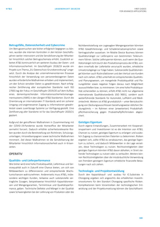 AT&S LAGEBERICHT 2019/20 FIRST CHOICE
FOR ADVANCED APPLICATIONS
160
Betrugsfälle, Datensicherheit und Cybercrime
Um Betrugsversuchen wie bisher erfolgreich begegnen zu kön-
nen, wurden die internen Kontrollen in den letzten Geschäfts-
jahren weiter intensiviert und die Sensibilisierung der Mitarbei-
ter hinsichtlich solcher Betrugsschemata erhöht. Zusätzlich ar-
beitet AT&S kontinuierlich am weiteren Ausbau der Daten- und
Informationssicherheit. Im Geschäftsjahr 2018/19 wurde ein
Projekt zum Thema „EU-Datenschutz-Grundverordnung“ umge-
setzt. Durch die Analyse der unternehmensinternen Prozesse
hinsichtlich der Verwendung von personenbezogenen Daten
wurden erforderliche Maßnahmen erhoben und implementiert,
um den Schutz sensibler Daten zu gewährleisten. Nach erfolg-
reicher Zertifierung aller europäischen Standorte nach ISO
27001 lag der Fokus im Geschäftsjahr 2019/20 auf dem Aufbau
eines dementsprechenden Informationssicherheitsmanage-
mentsystems (ISMS) in den übrigen AT&S Standorten. Durch die
Orientierung an internationalen IT-Standards wird ein sicherer
Umgang und angemessener Zugang zu Informationen gewähr-
leistet sowie zuverlässige Systeme zur Verfügung gestellt. Eine
Zertifizierung aller Standorte ist für das Geschäftsjahr 2020/21
geplant.
Aufgrund der getroffenen Maßnahmen in Zusammenhang mit
der COVID-19-Pandemie wurde Homeoffice der Mitarbeiter
vermehrt forciert. Dadurch erhöhte sicherheitsrelevante Risi-
ken wurden durch die Bereitstellung von Richtlinien, Schulungs-
unterlagen, Intranetkampagnen sowie technische Maßnahmen
minimiert. Ziel dieser Maßnahmen ist die Sensibiliserung der
Mitarbeiter hinsichtlich Informationssicherheit auch in Krisen-
zeiten.
OPERATIV
Qualitäts- und Lieferperformance
Wie bisher wird eine hohe Produktqualität, Liefertreue und Ser-
vicequalität auch in Zukunft eine Chance bieten, um sich von
Mitbewerbern zu differenzieren und entsprechende Wachs-
tumschancen wahrzunehmen. Andererseits muss AT&S, insbe-
sondere wichtigen Kunden, teilweise auch substanzielle ver-
tragliche Zusagen, beispielsweise hinsichtlich Kapazitätsreser-
ven und Mengengarantien, Termintreue und Qualitätsperfor-
mance, geben. Technische Defekte und Mängel in der Qualität
sowie Schwierigkeiten bei der Lieferung von Produkten oder die
Nichtbereitstellung von zugesagten Mengengarantien könnten
AT&S Gewährleistungs- und Schadenersatzansprüchen sowie
Vertragsstrafen aussetzen. Im Mobile Device Business können
Qualitätsmängel zur Liefersperre von bestimmten Teilenum-
mern führen. Solche Liefersperren können, auch wenn die Qua-
litätsmängel nicht durch den Produktionsprozess der AT&S, son-
dern innerhalb der Lieferkette verursacht wurden, erhebliche
Umsatzrückgänge zur Folge haben. Substanzielle Qualitätsmän-
gel könnten auch Rückrufaktionen und den Verlust von Kunden
nach sich ziehen. AT&S unterhält ein entsprechendes Qualitäts-
und Planungswesen, um mangelnde Produktqualität und Pla-
nungsfehler sowie negative Folgen daraus nach Möglichkeit
auszuschließen bzw. zu minimieren. Um eine hohe Produktqua-
lität sicherstellen zu können, erfüllt AT&S nicht nur allgemeine
internationale Qualitätsstandards (ISO 9001), sondern auch
weiterführende Standards für Automobil, Luftfahrt und Medi-
zintechnik. Weiters ist AT&S grundsätzlich – unter Berücksichti-
gung von Deckungsausschlüssen beziehungsweise üblichen De-
ckungslimits – im Rahmen einer (erweiterten) Produkthaft-
pflichtversicherung gegen Produkthaftpflichtrisiken abgesi-
chert.
Geistiges Eigentum
Durch eigene Entwicklungen, Zusammenarbeit mit Kooperati-
onspartnern und Investitionen ist es die Intention von AT&S,
Chancen zu nutzen, geistiges Eigentum zu erlangen und zusätz-
lich Zugang zu chancenreichen Patenten zu bekommen. Risiken
ergeben sich, sollte AT&S es verabsäumen, das geistige Eigen-
tum zu sichern, und dadurch Mitbewerber in die Lage verset-
zen, diese Technologien zu nutzen. Rechtsstreitigkeiten über
geistiges Eigentum könnten AT&S davon abhalten, in Streit ste-
hende Technologien zu nutzen oder zu verkaufen. Weiters kön-
nen Rechtsstreitigkeiten über die missbräuchliche Verwendung
von fremdem geistigem Eigentum erhebliche finanzielle Belas-
tungen nach sich ziehen.
Technologie- und Projektentwicklung
Durch den Kapazitätsauf- und -ausbau für IC-Substrate in
Chongqing ergeben sich angesichts des erheblichen Investiti-
onsvolumens für den Standort Chongqing spezifische Risiken.
Komplikationen beim Vorantreiben der technologischen Ent-
wicklung und der Projektumsetzung können die Geschäftsent-
 