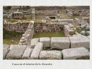 Casas en el interior de la Alcazaba